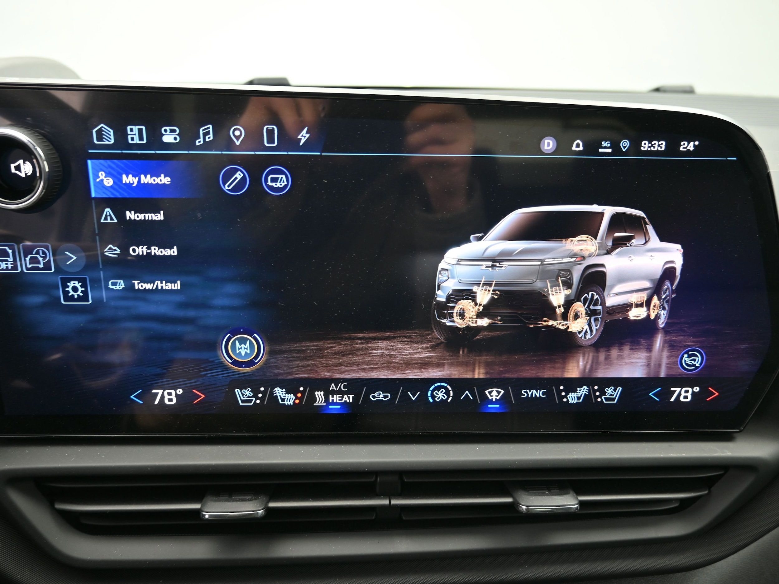 2026 Chevrolet Silverado EV LT - Photo 47