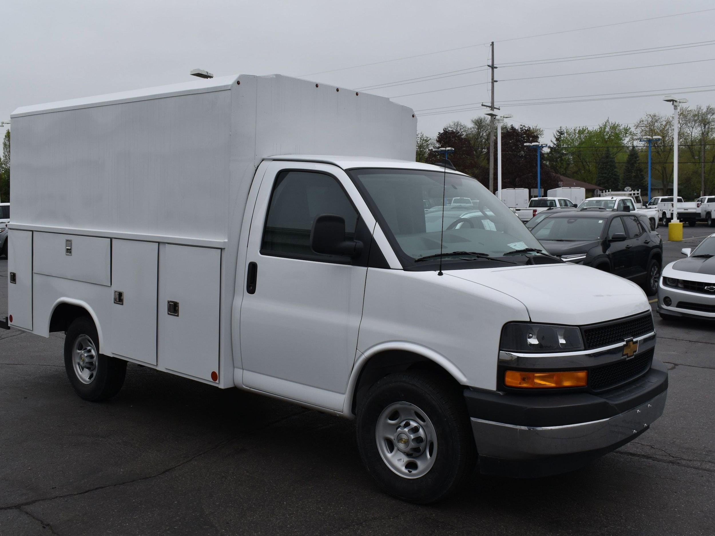 2024 Chevrolet Express Cutaway Base's photo