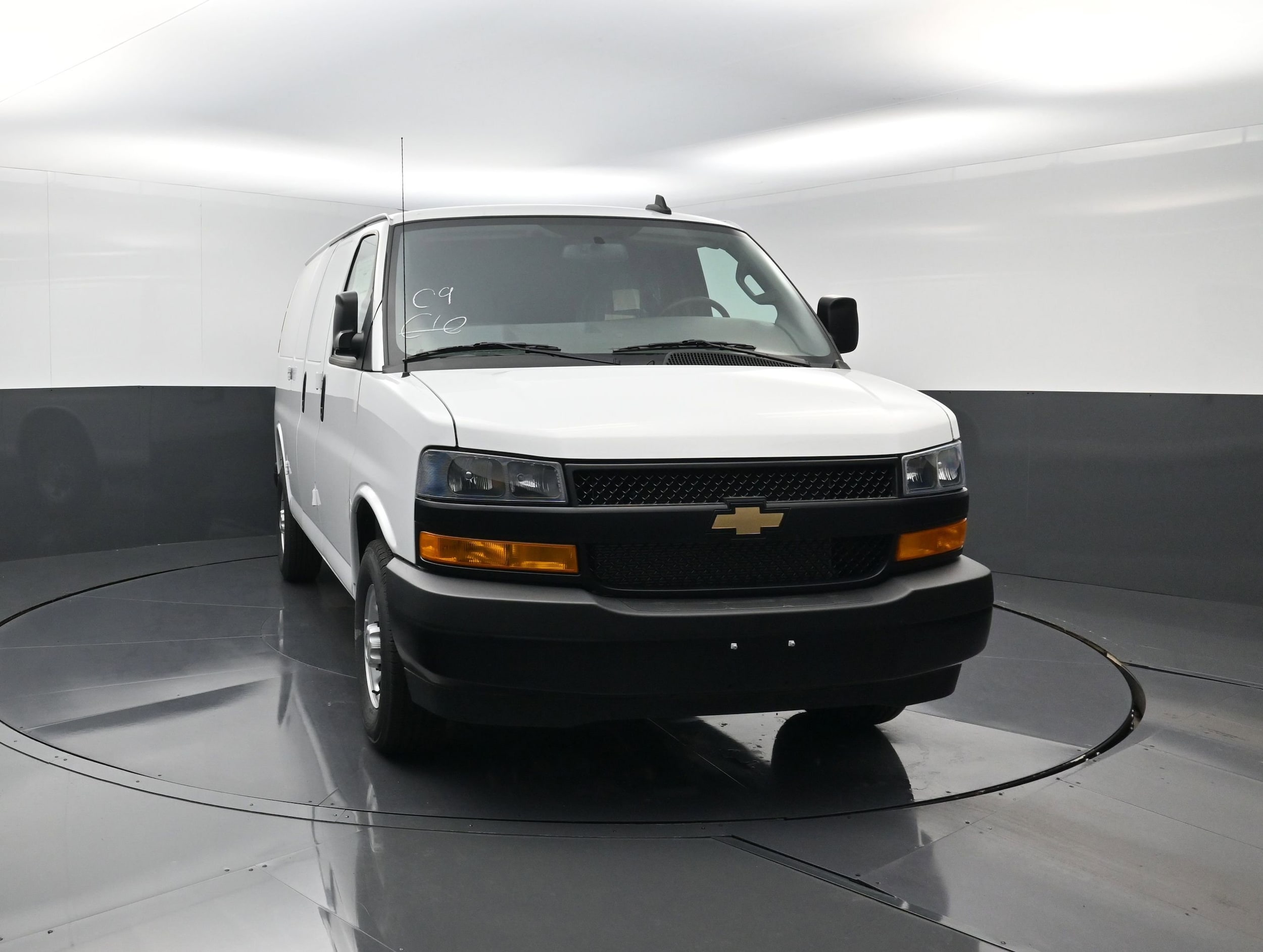 2025 Chevrolet Express Cargo Work Van - Photo 8