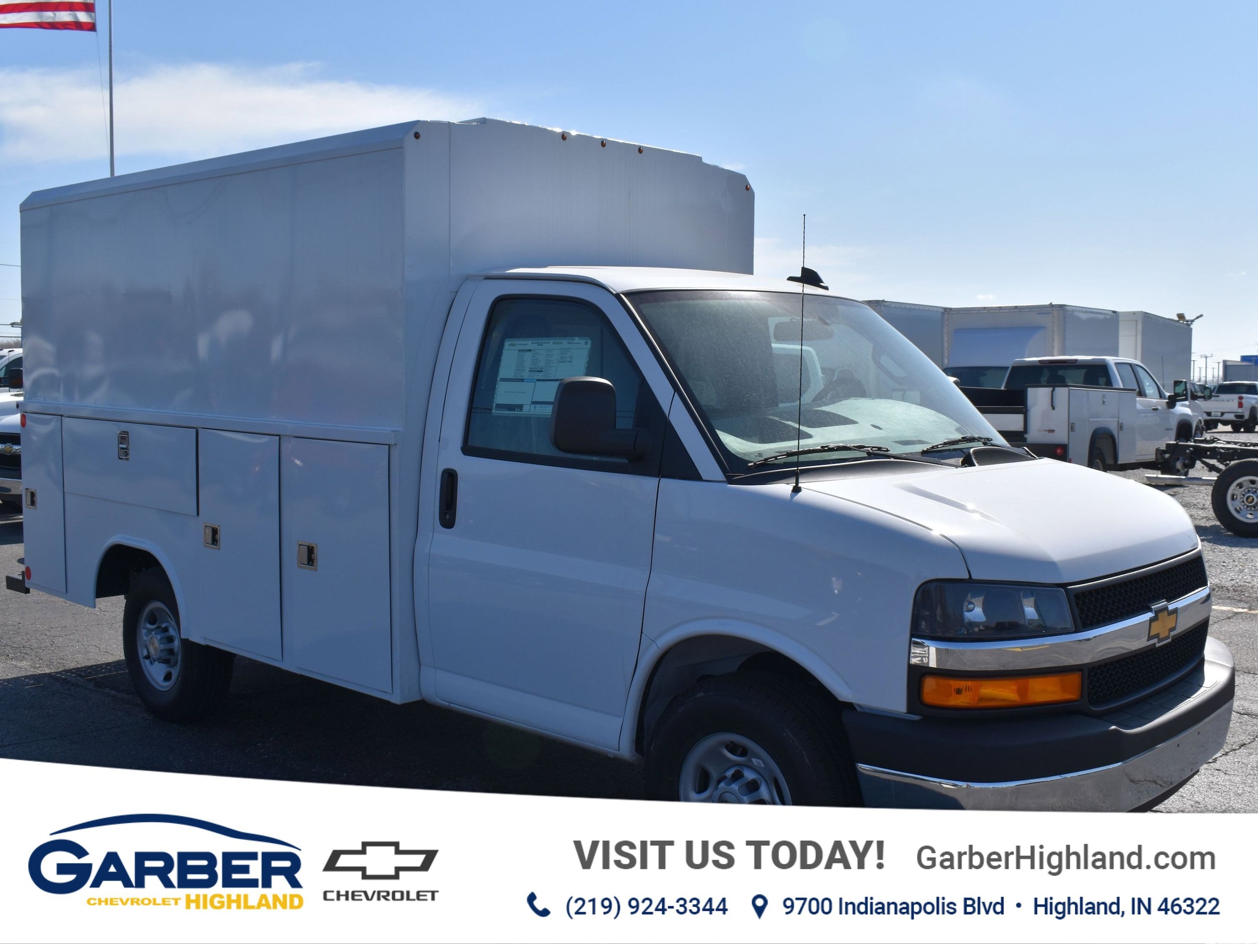 2024 Chevrolet Express Cutaway Base's photo