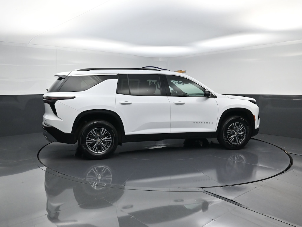 Used 2024 Chevrolet Traverse LT SUV
