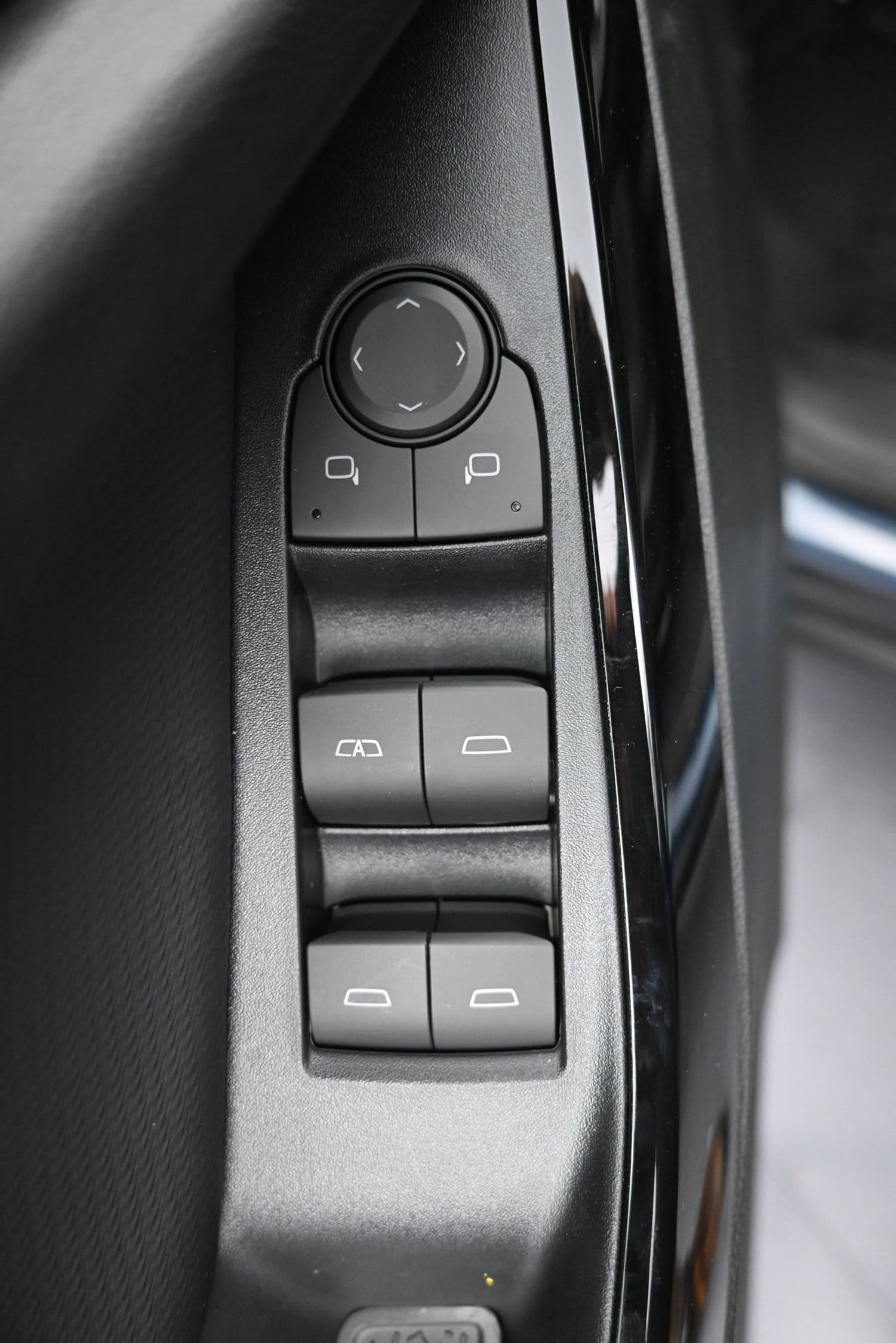 2027 Chevrolet Equinox LT - Photo 24