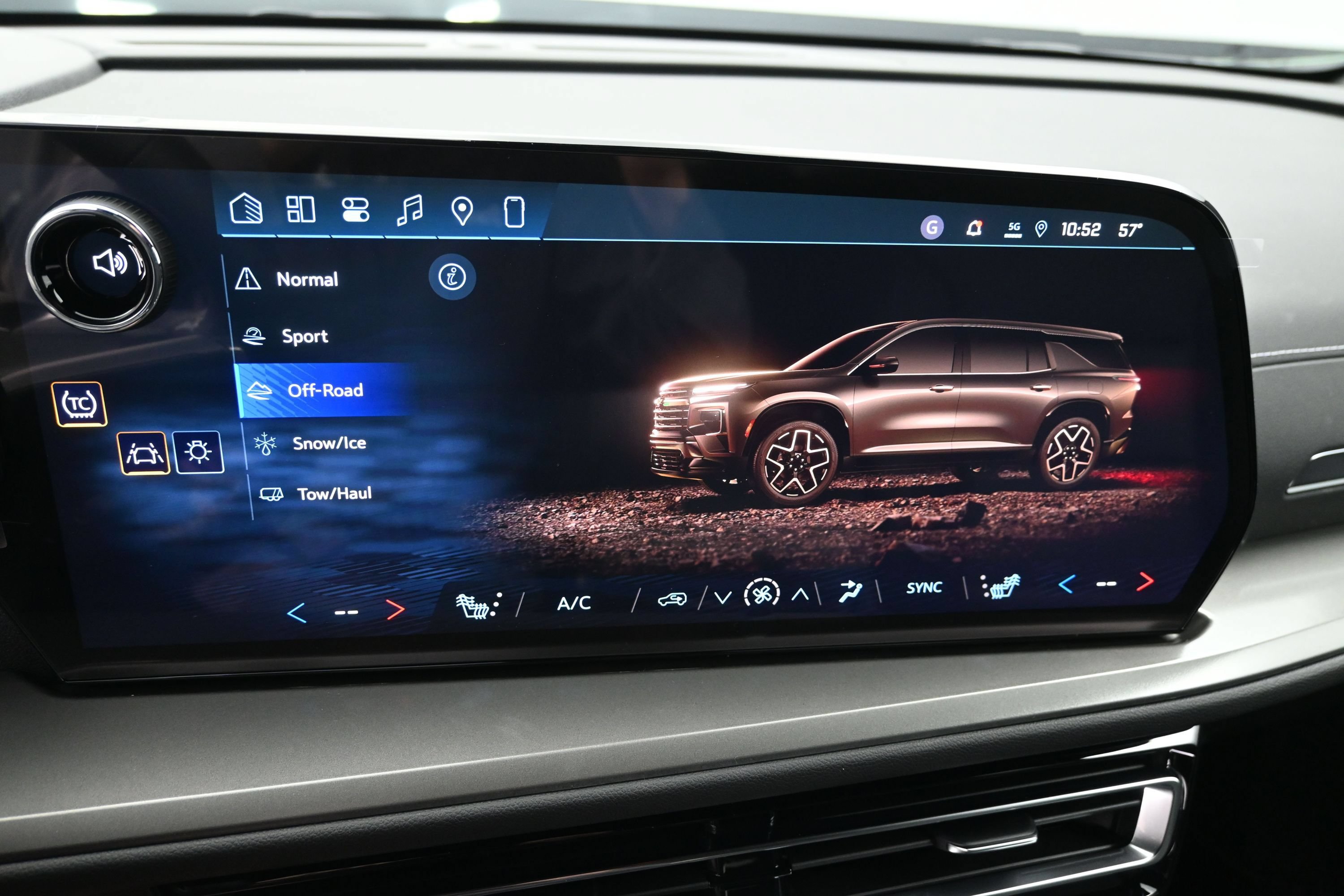 2027 Chevrolet Traverse LT - Photo 37