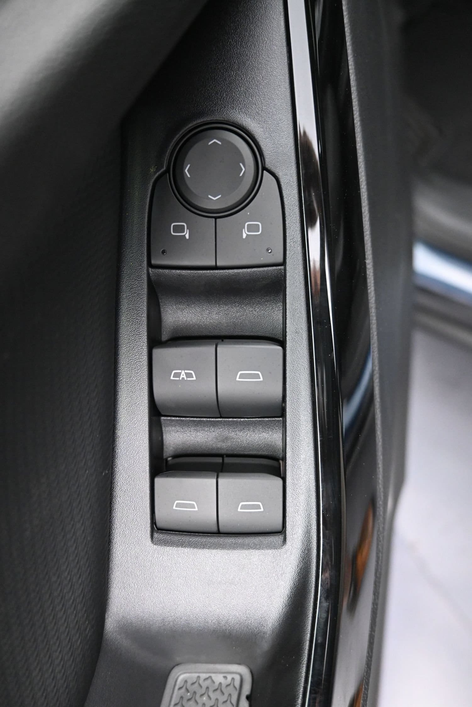 2027 Chevrolet Equinox LT - Photo 24