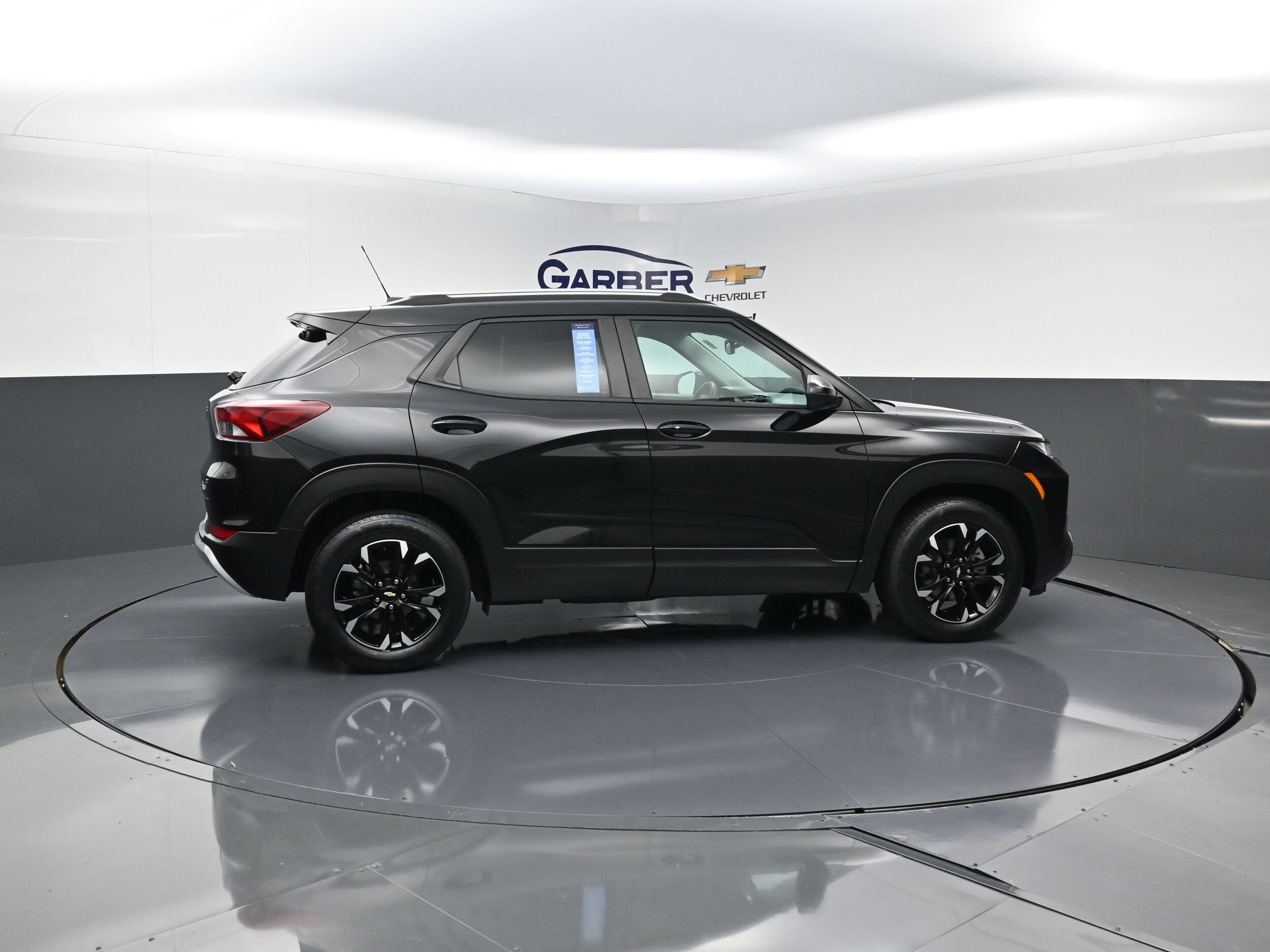 2021 Chevrolet Trailblazer LT photo 2