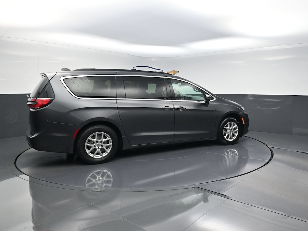 Used 2022 Chrysler Pacifica Touring L Van Passenger Van