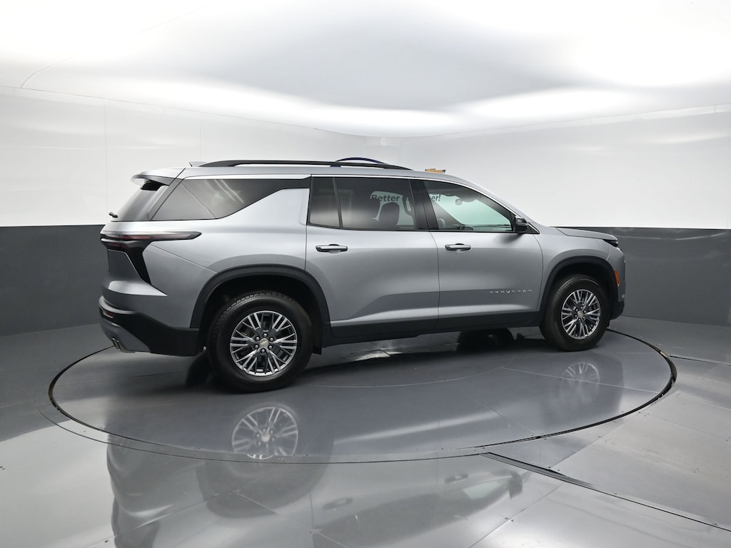 Used 2025 Chevrolet Traverse LT SUV