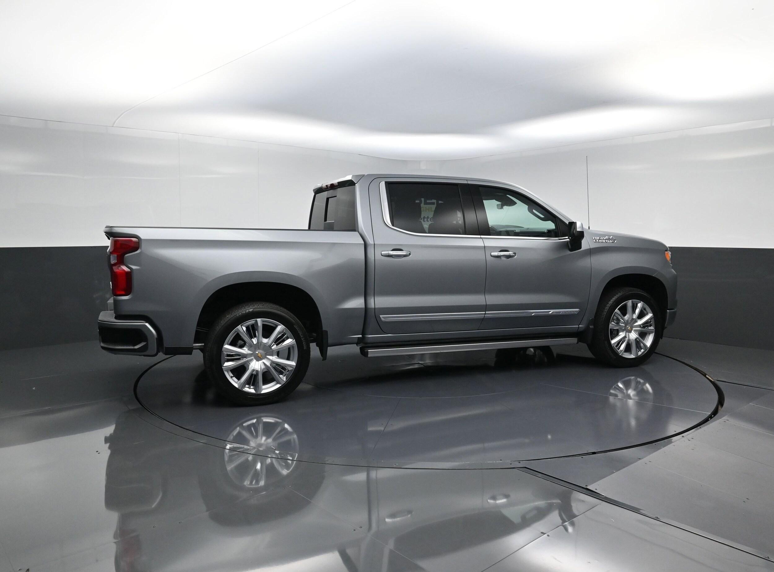 2026 Chevrolet Silverado 1500 High Country photo 2