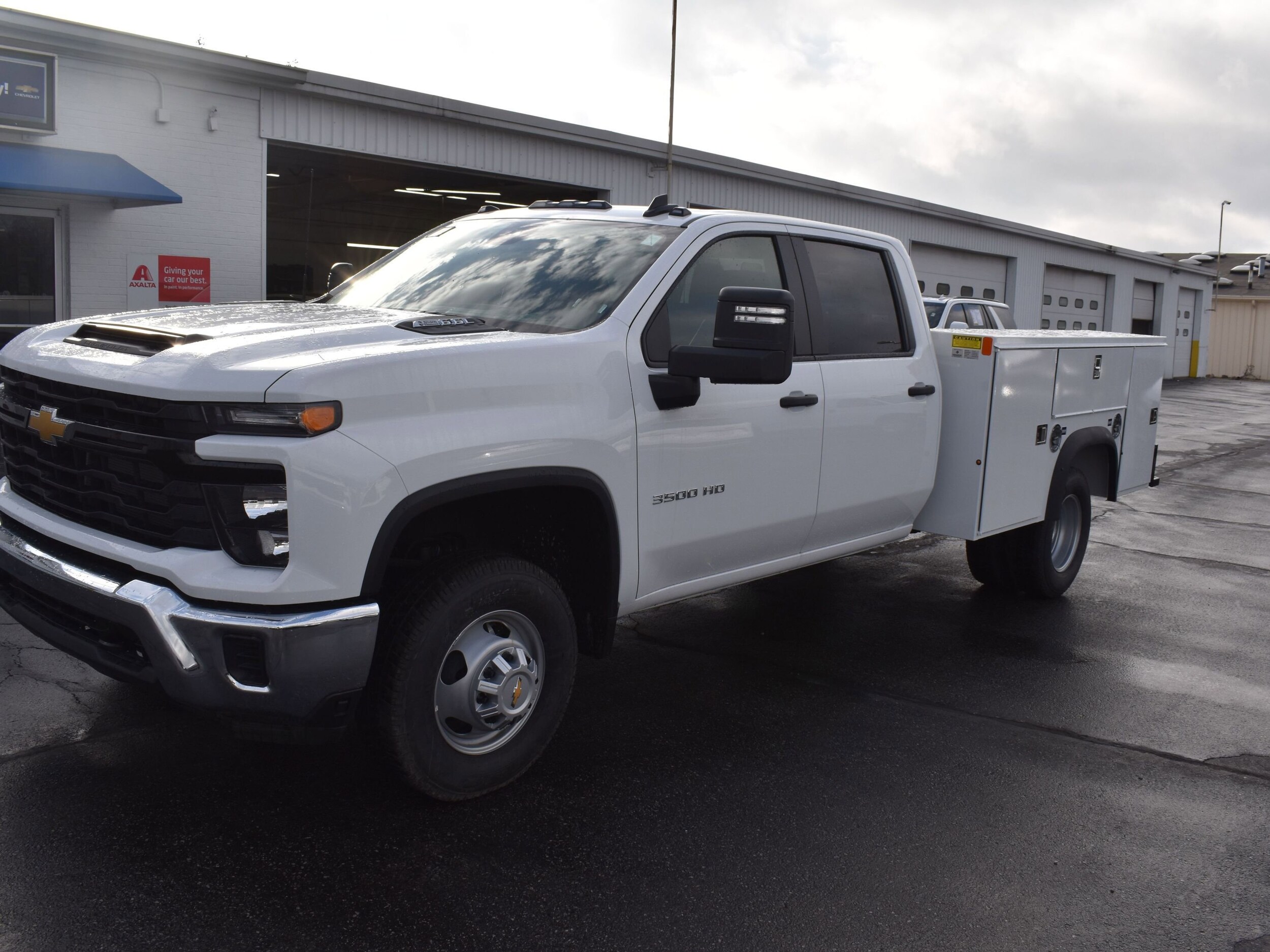 2024 Chevrolet Silverado 3500HD Work Truck photo 3