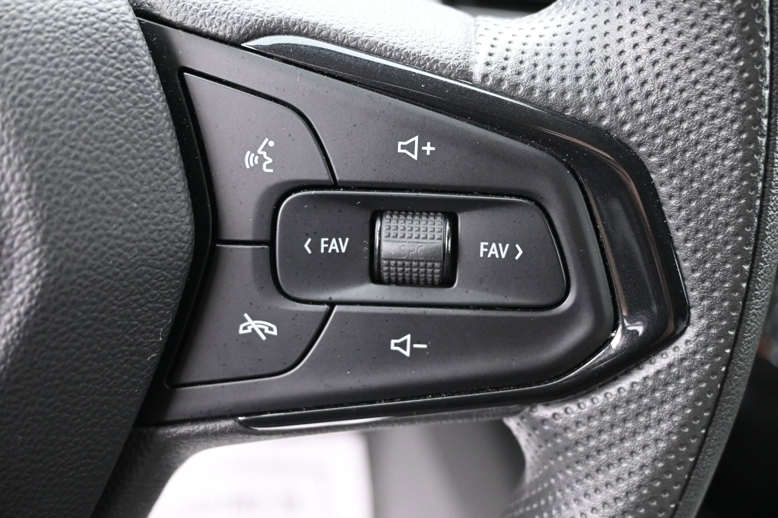 2024 Chevrolet Trax LS - Photo 27