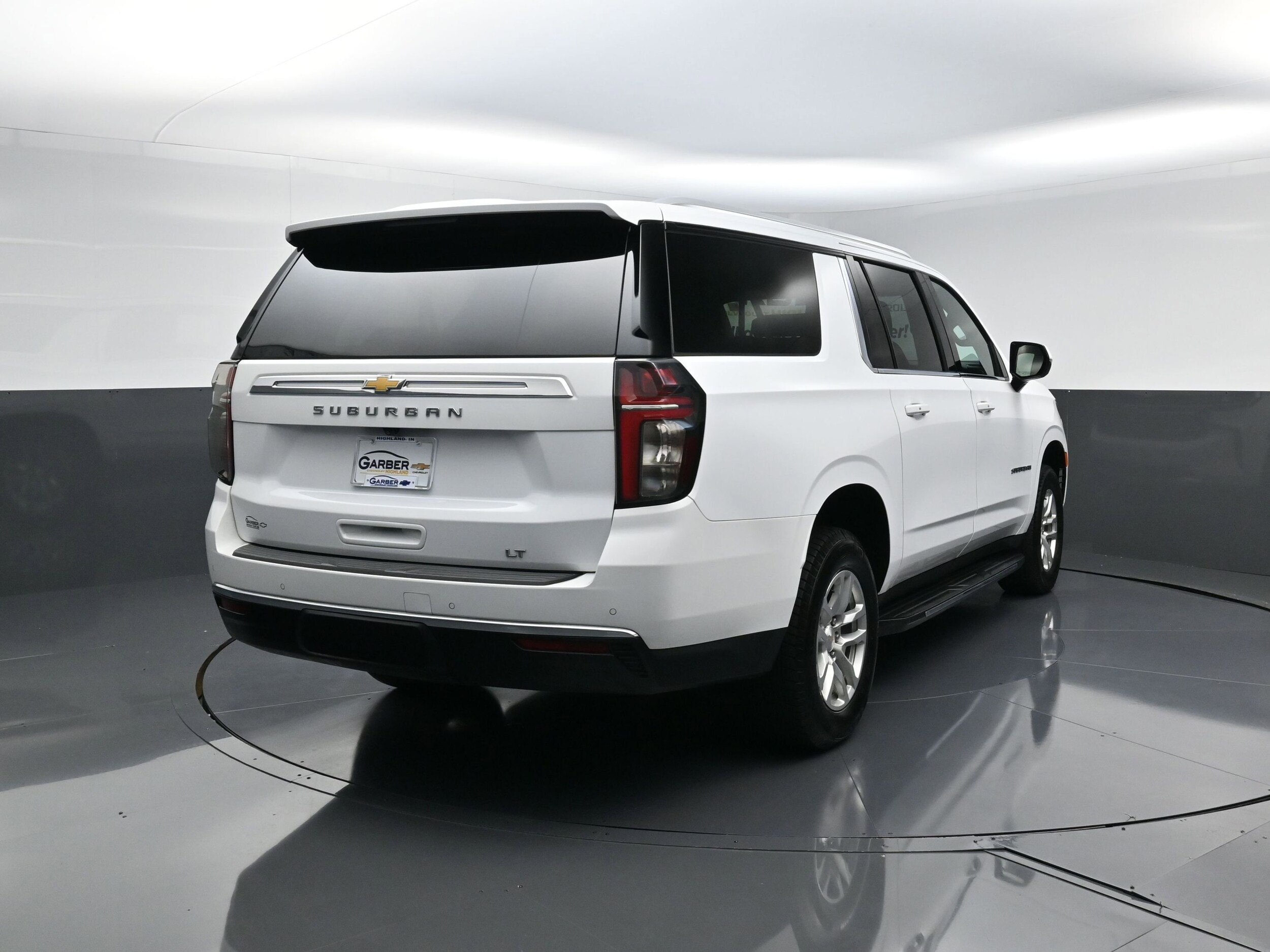 2024 Chevrolet Suburban LT photo 3