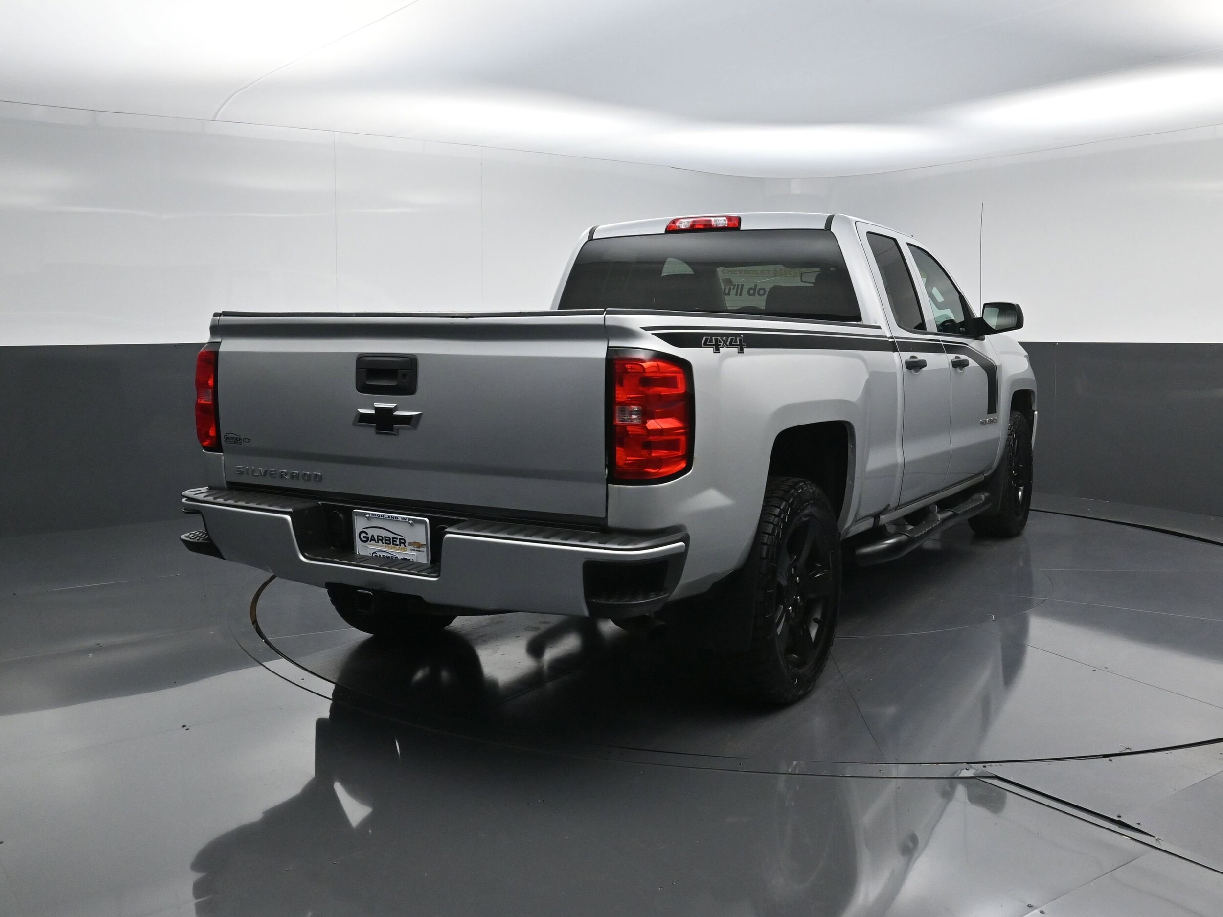 2018 Chevrolet Silverado 1500 Custom photo 3