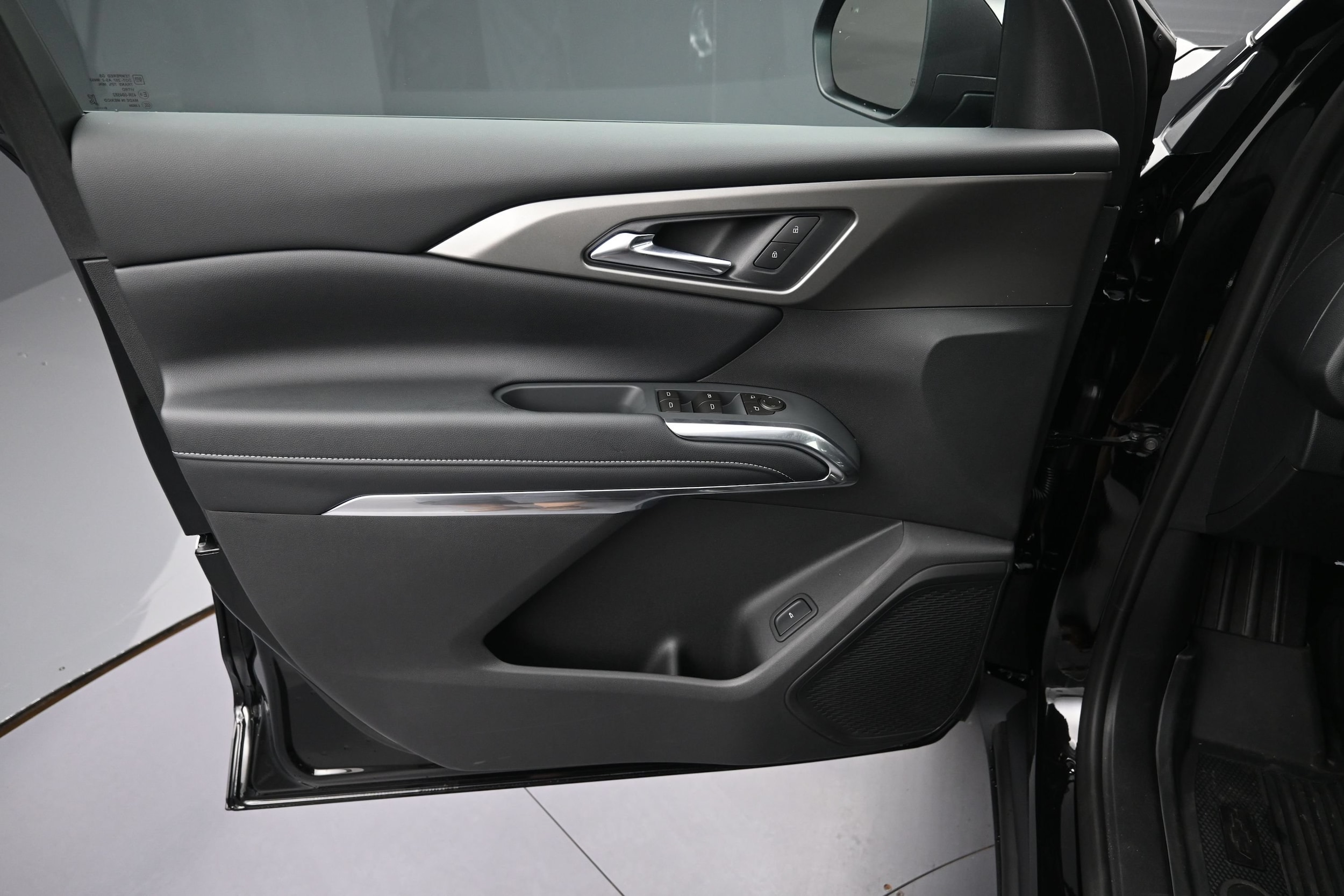 2027 Chevrolet Traverse LT - Photo 21