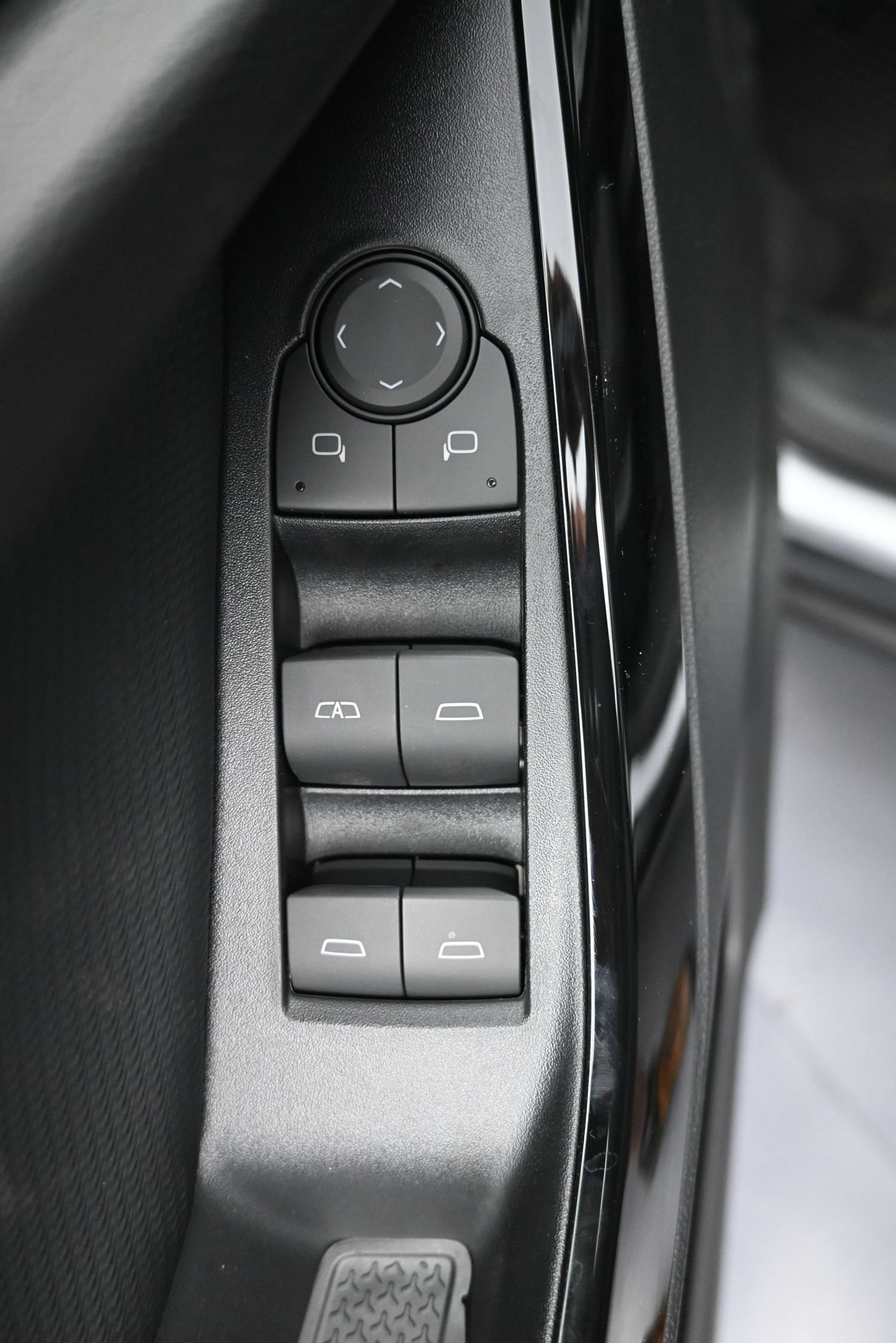 2027 Chevrolet Equinox LT - Photo 24