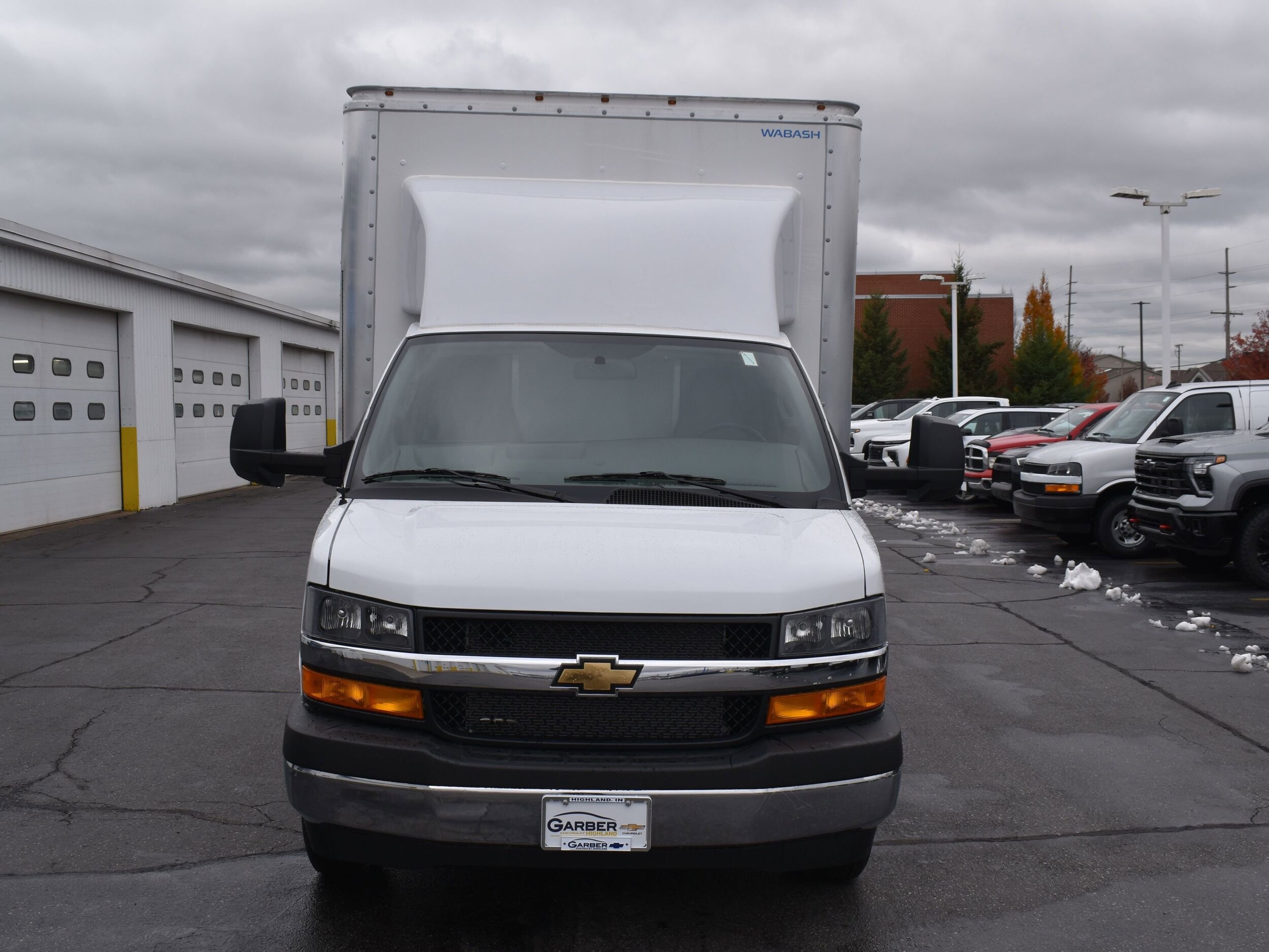 2024 Chevrolet Express Cutaway 3500 photo 2