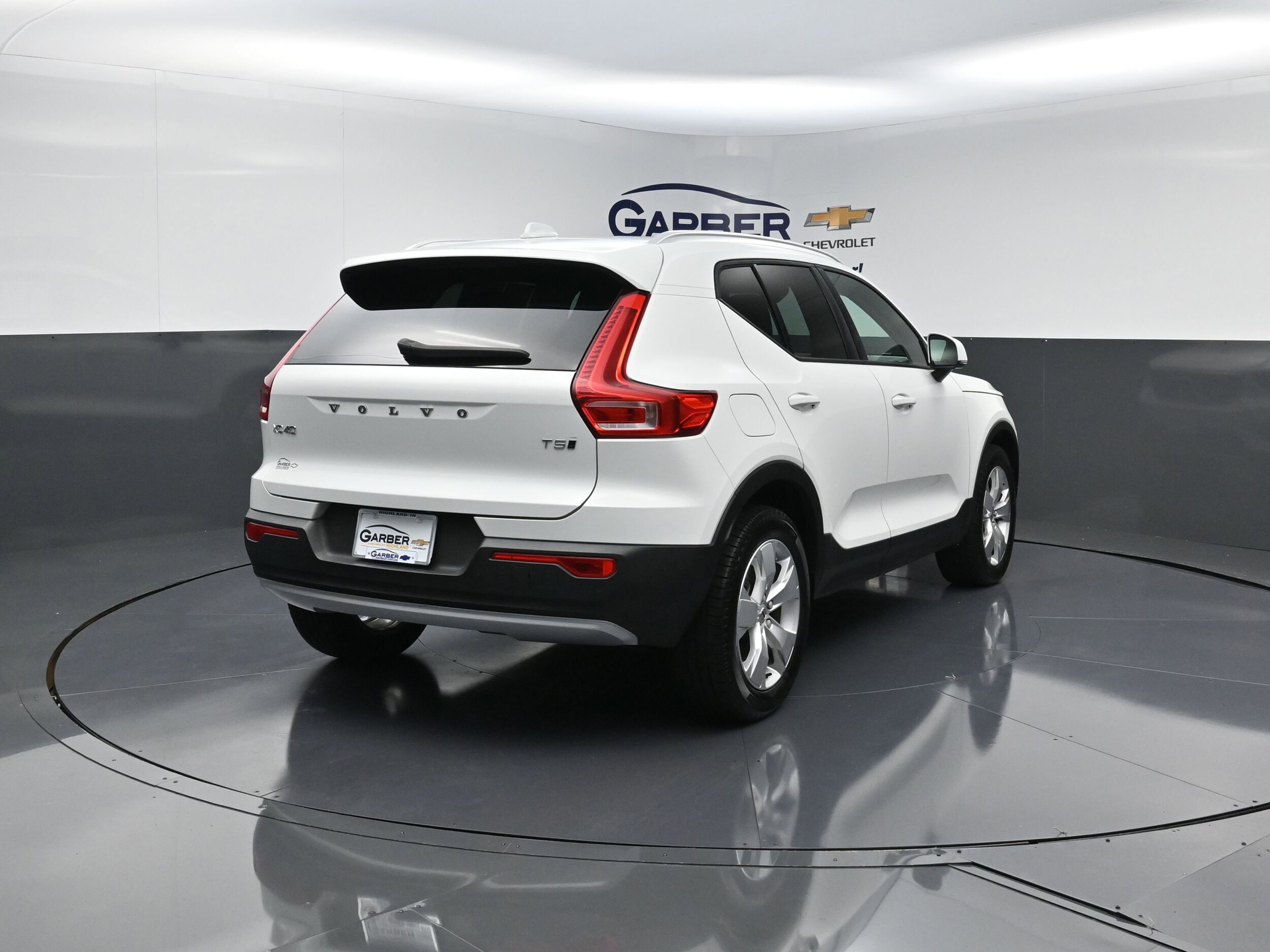 2020 Volvo XC40 T5 Momentum photo 3