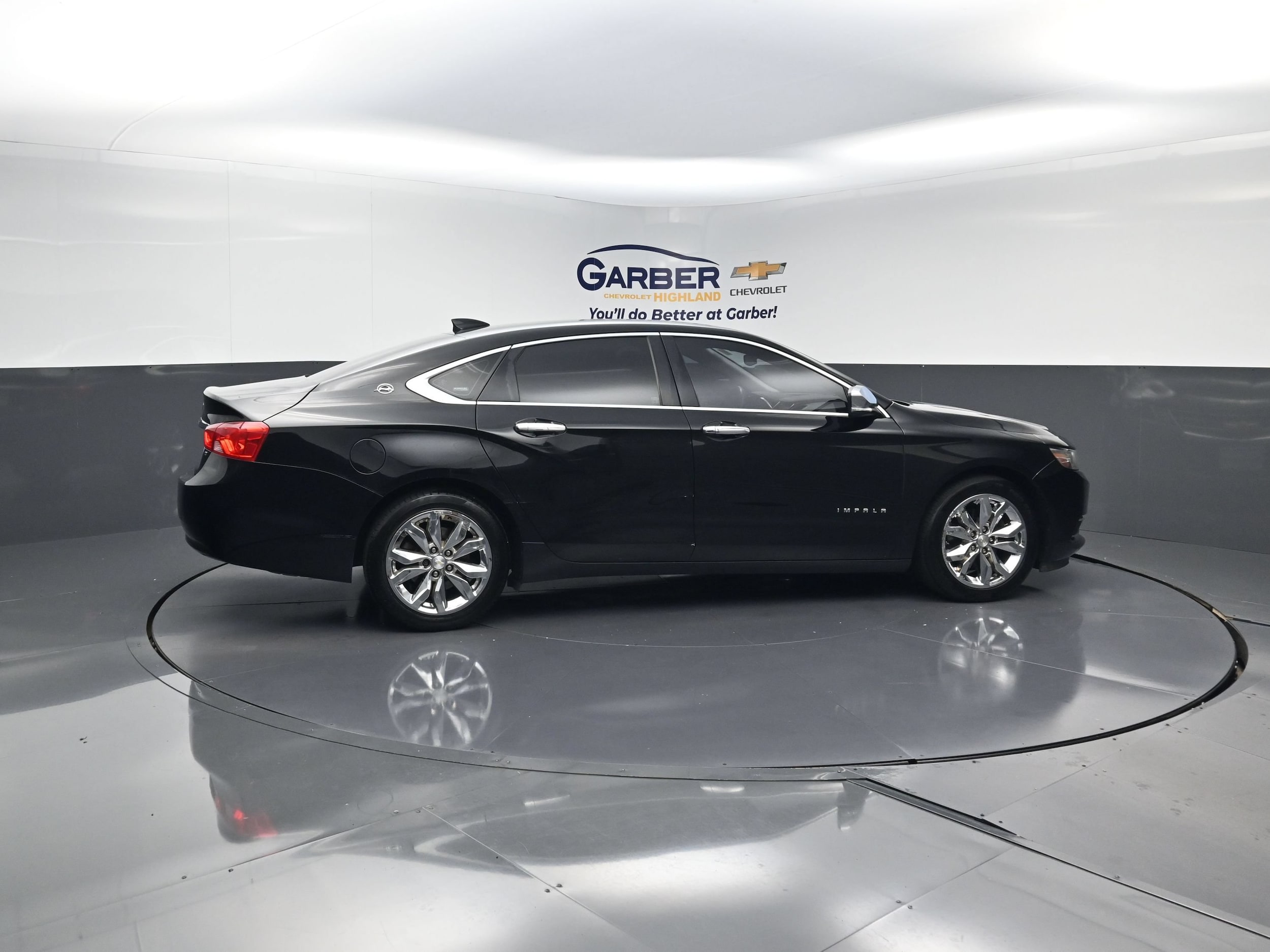 Used 2017 Chevrolet Impala 1LT with VIN 2G1105S39H9118812 for sale in Highland, IN
