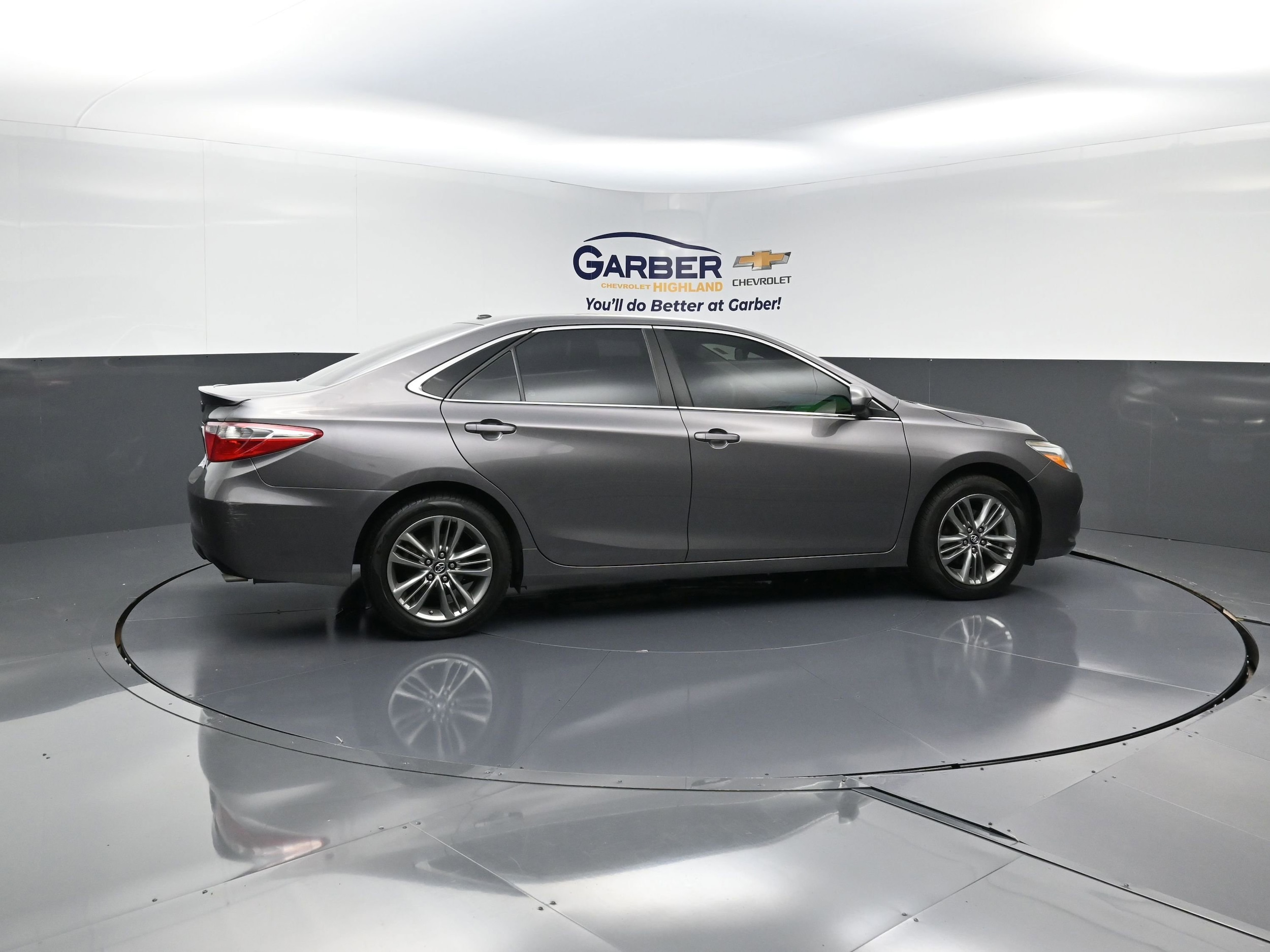 Used 2017 Toyota Camry SE with VIN 4T1BF1FK5HU310988 for sale in Highland, IN