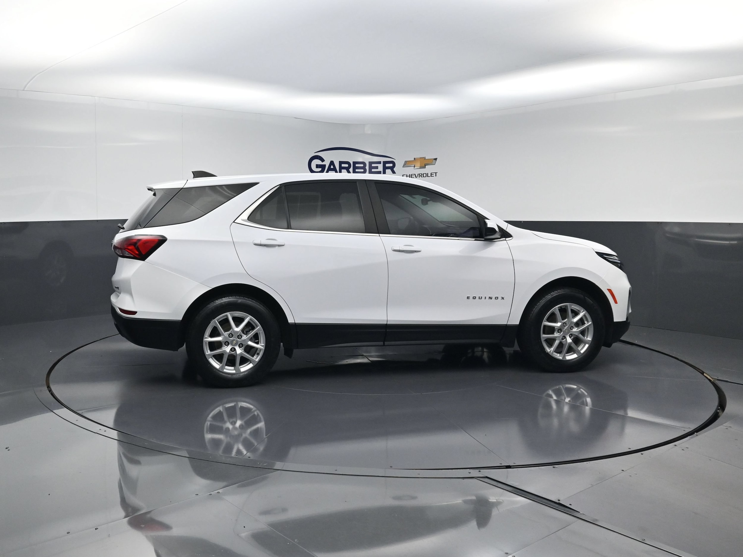 Used 2022 Chevrolet Equinox LT with VIN 3GNAXUEV6NL141961 for sale in Highland, IN