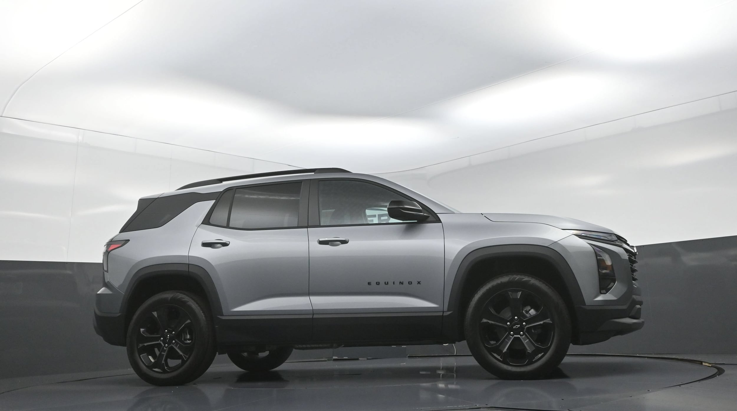 2027 Chevrolet Equinox LT - Photo 8