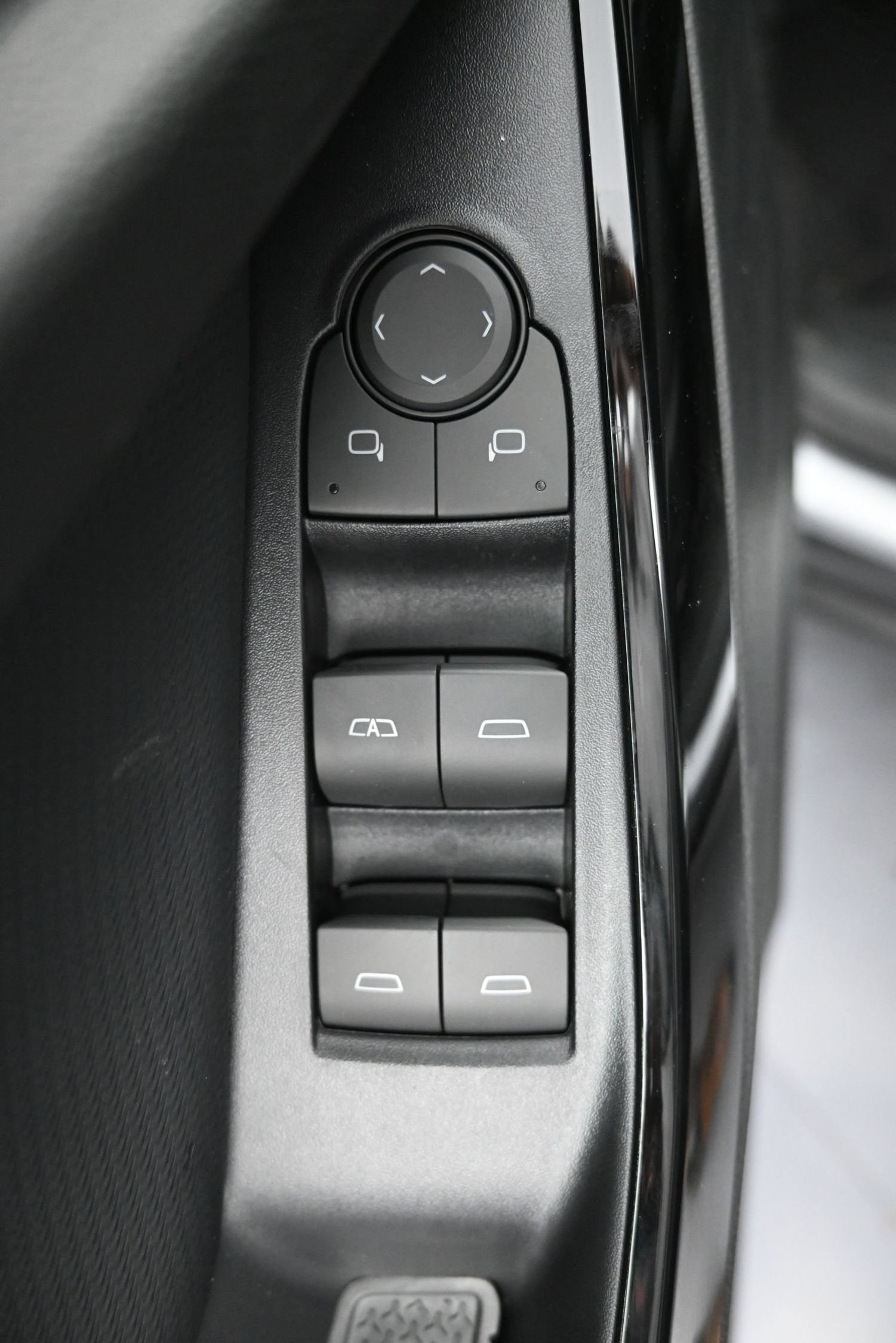 2027 Chevrolet Equinox LT - Photo 23