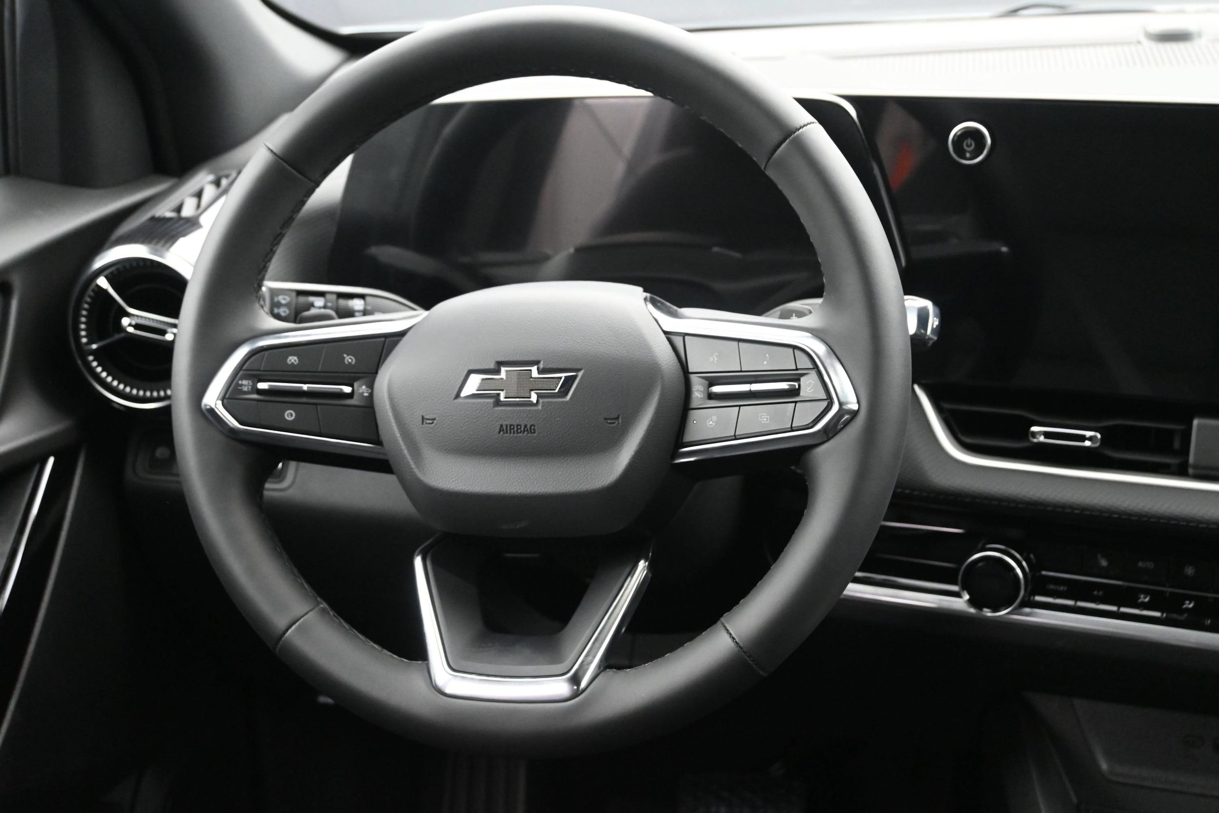 2027 Chevrolet Equinox LT - Photo 16