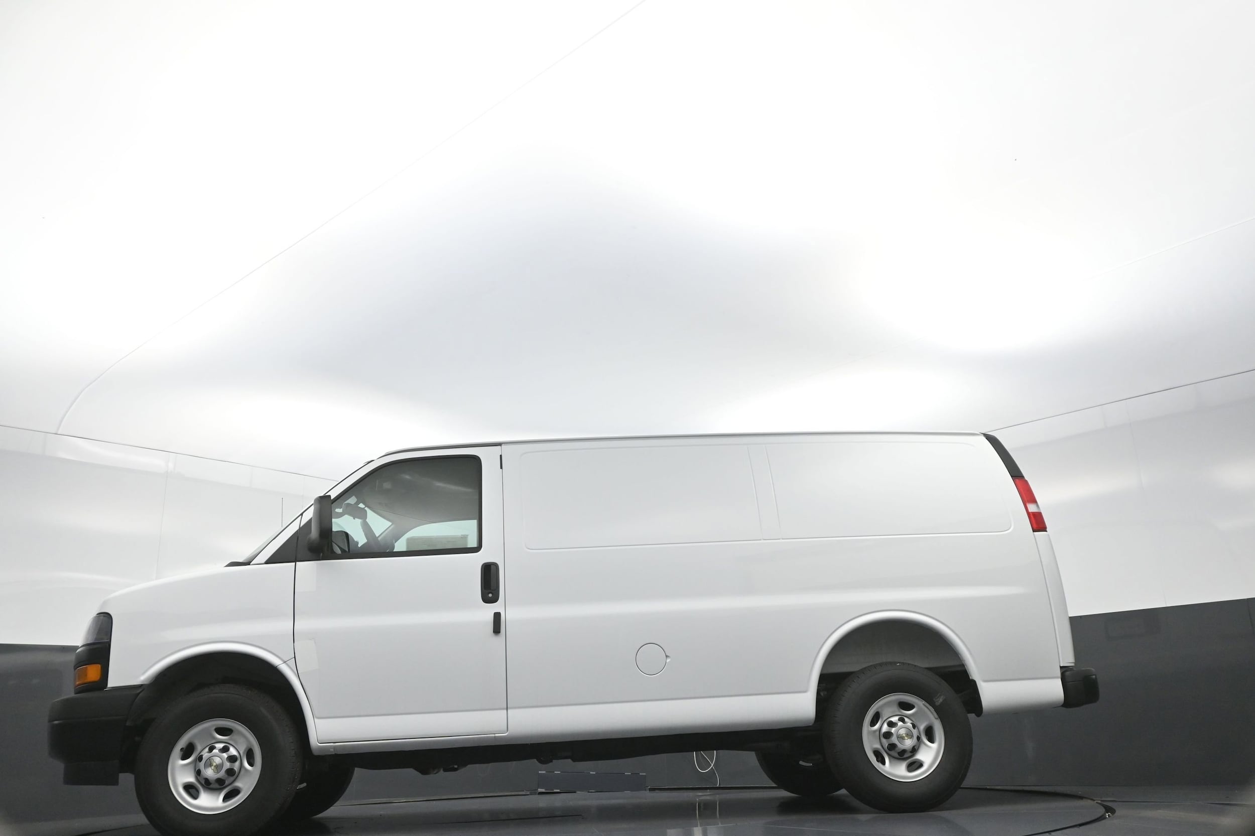 2025 Chevrolet Express Cargo Work Van - Photo 11
