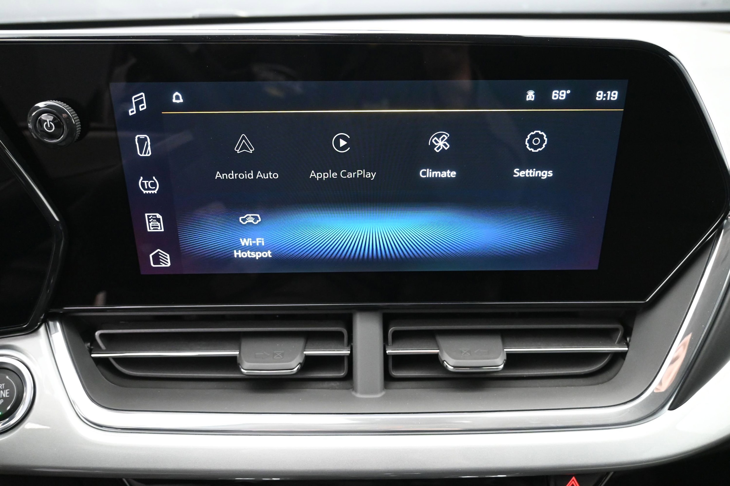 2026 Chevrolet Trax LT - Photo 32