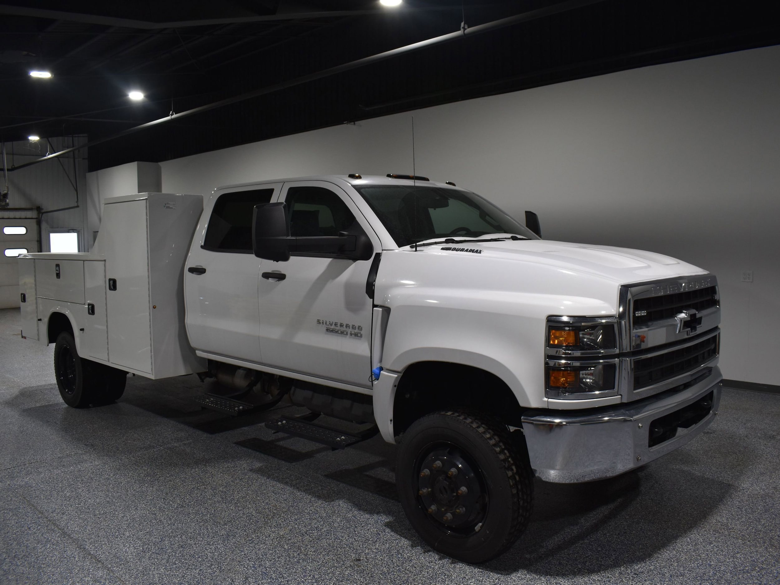 2024 Chevrolet Silverado 4500 Medium Duty Chassis Cab Work Truck's photo