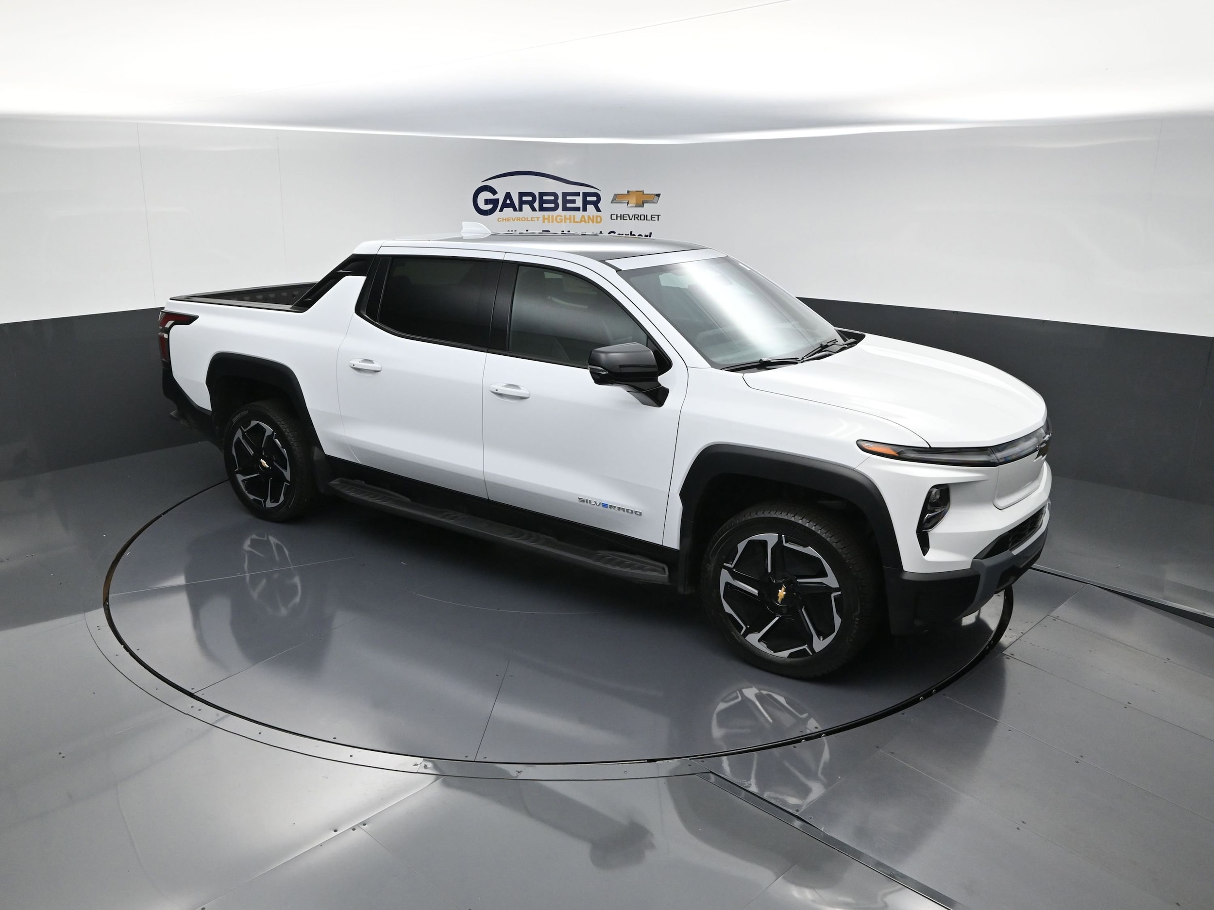 2026 Chevrolet Silverado EV LT's photo