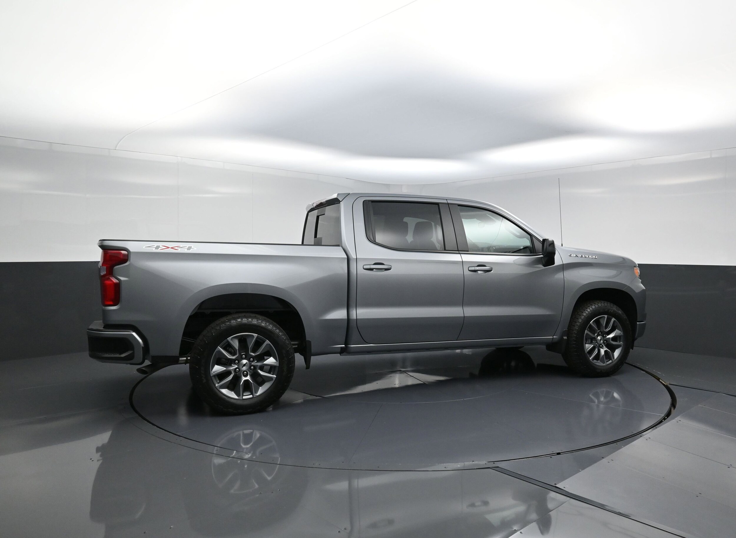 2025 Chevrolet Silverado 1500 RST photo 2