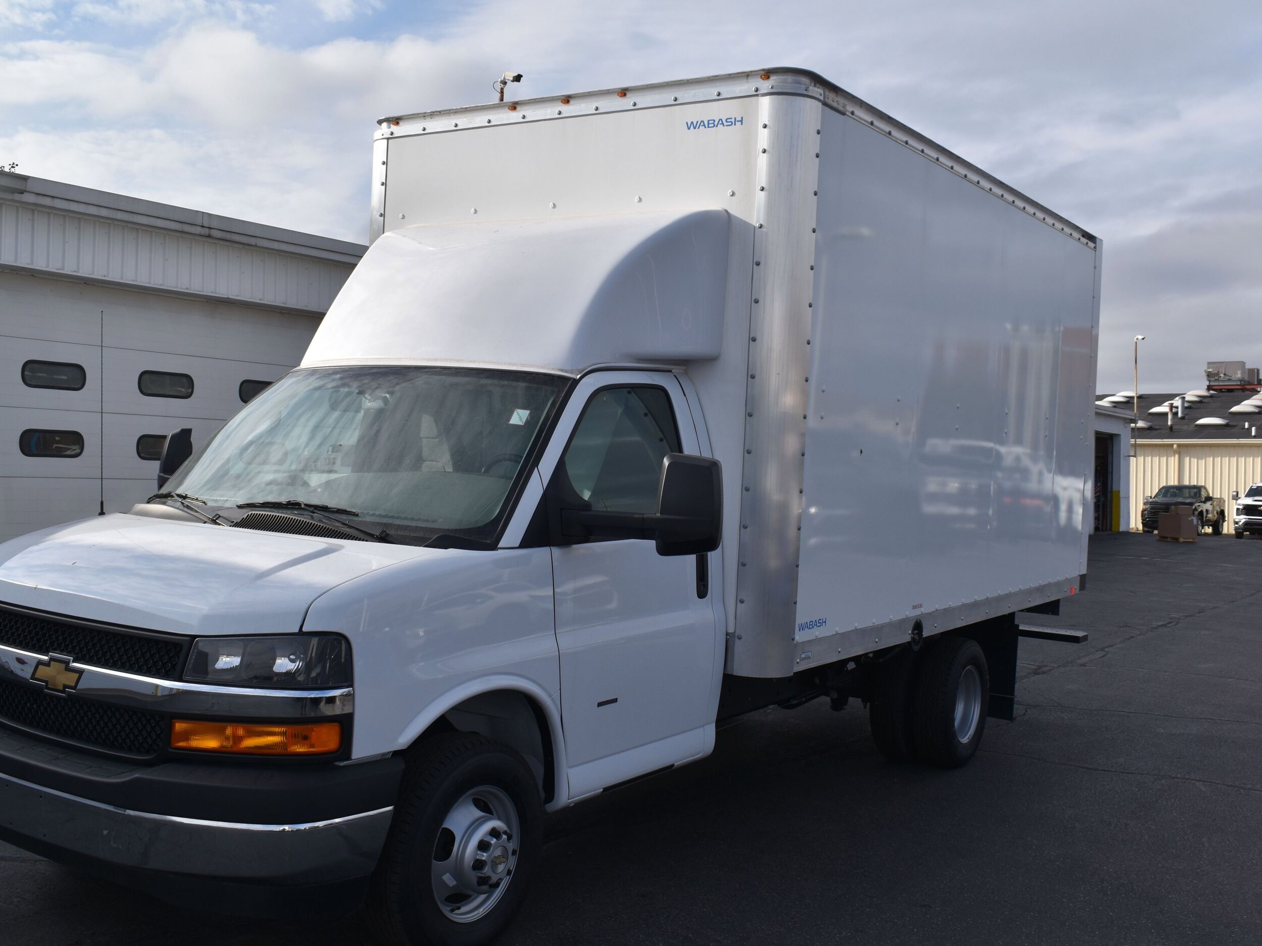 2024 Chevrolet Express Cutaway 3500 photo 3