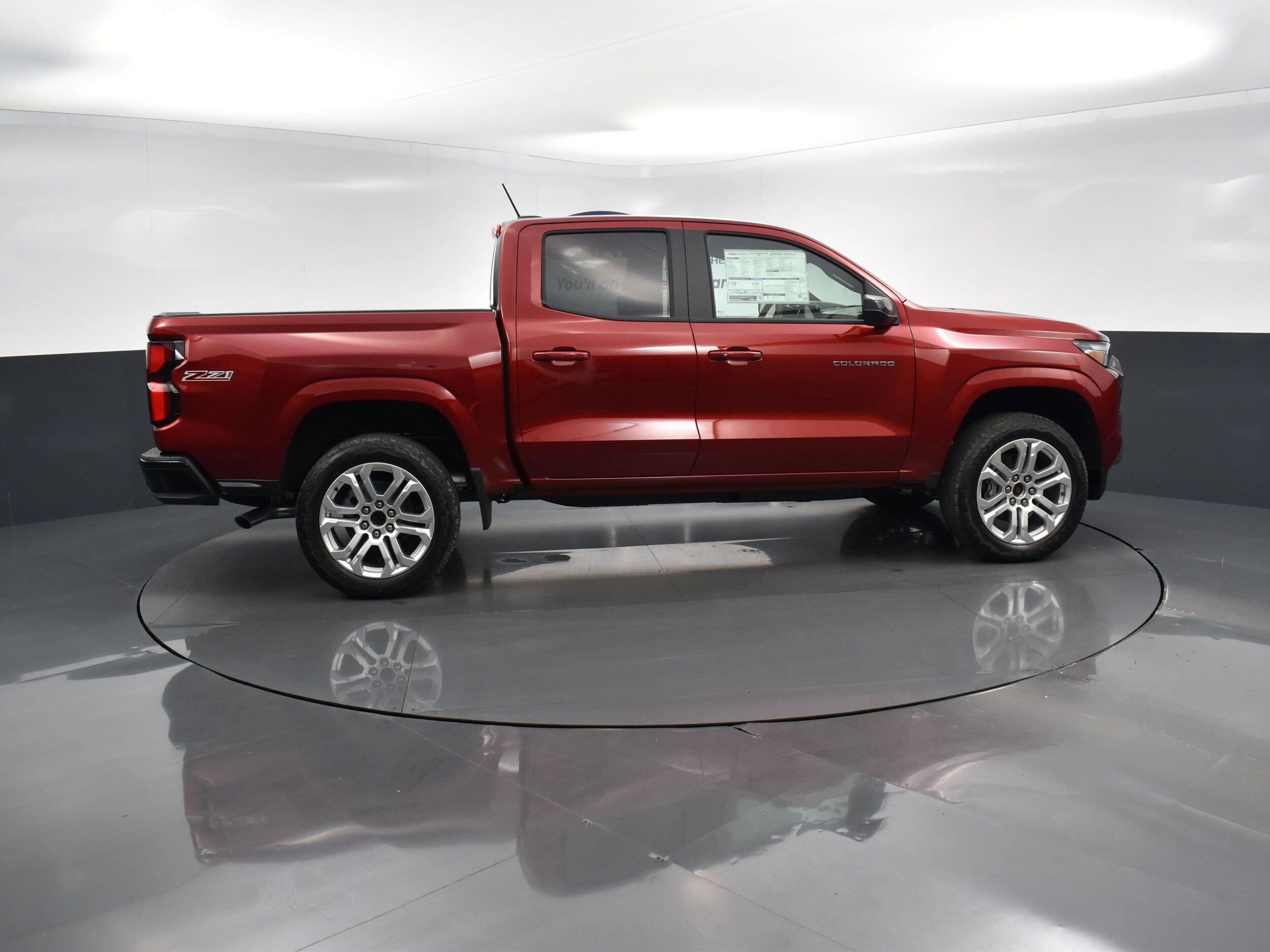 2025 Chevrolet Colorado Z71 photo 2