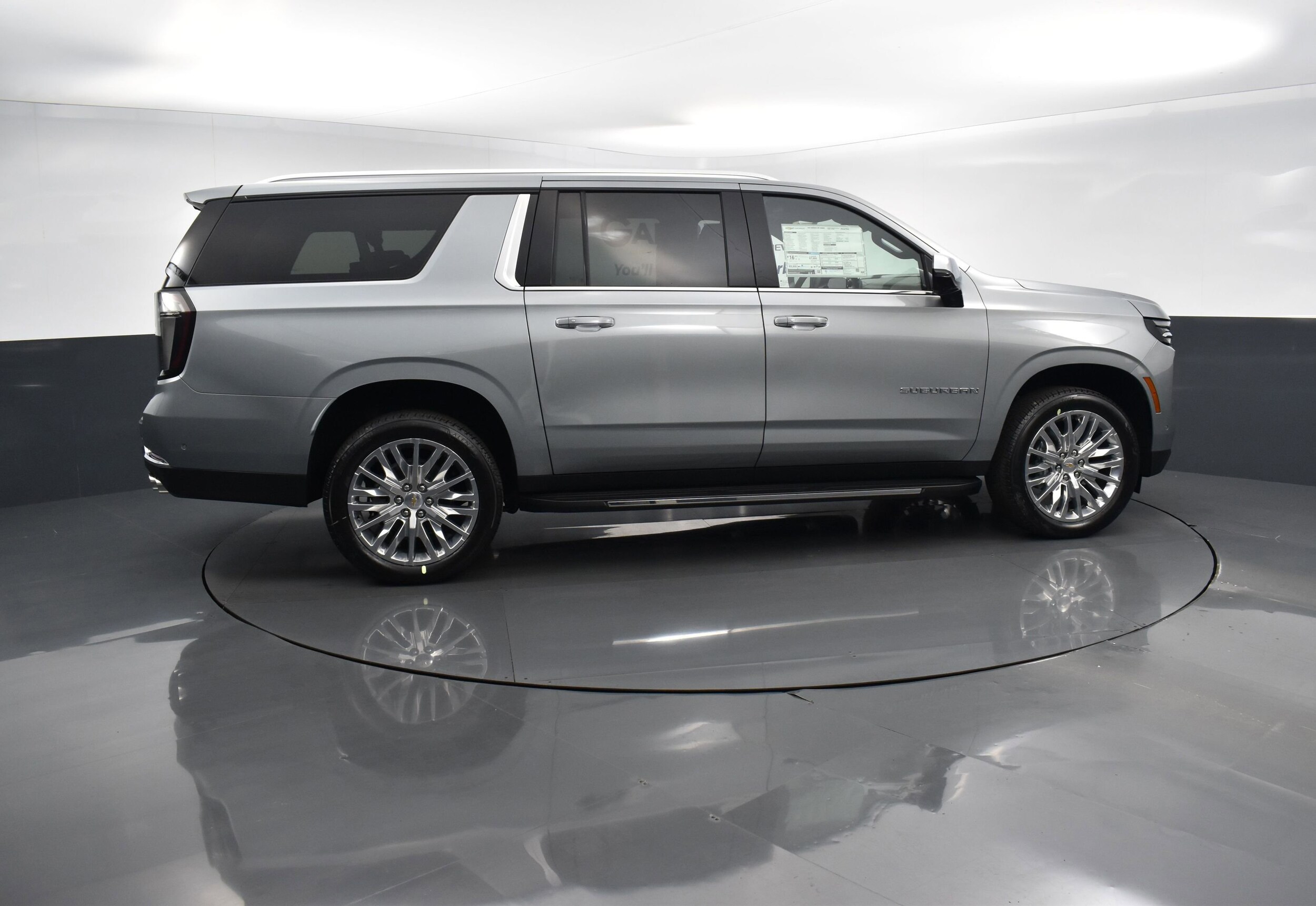 2025 Chevrolet Suburban Premier photo 2