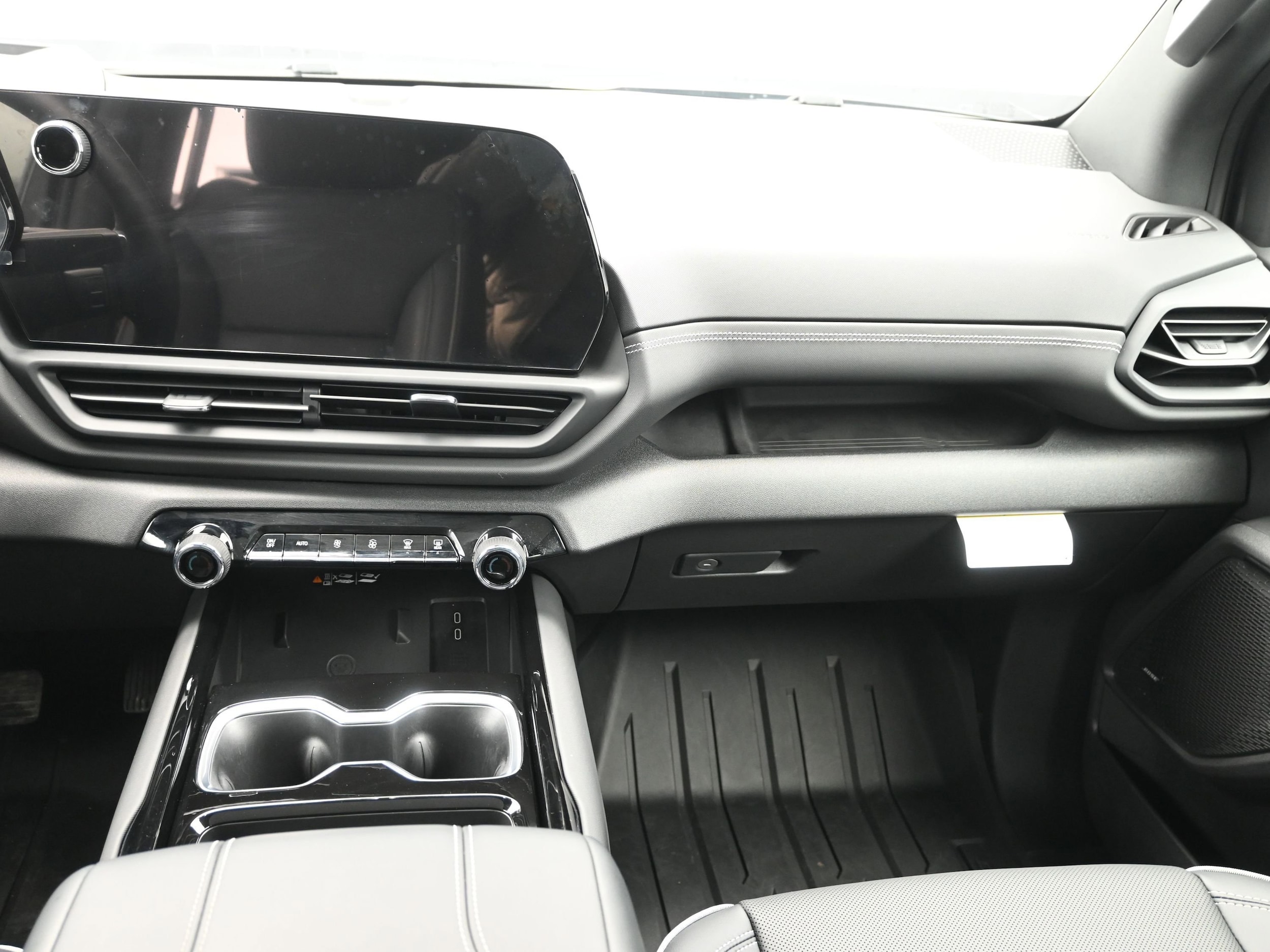 2026 Chevrolet Silverado EV LT - Photo 18