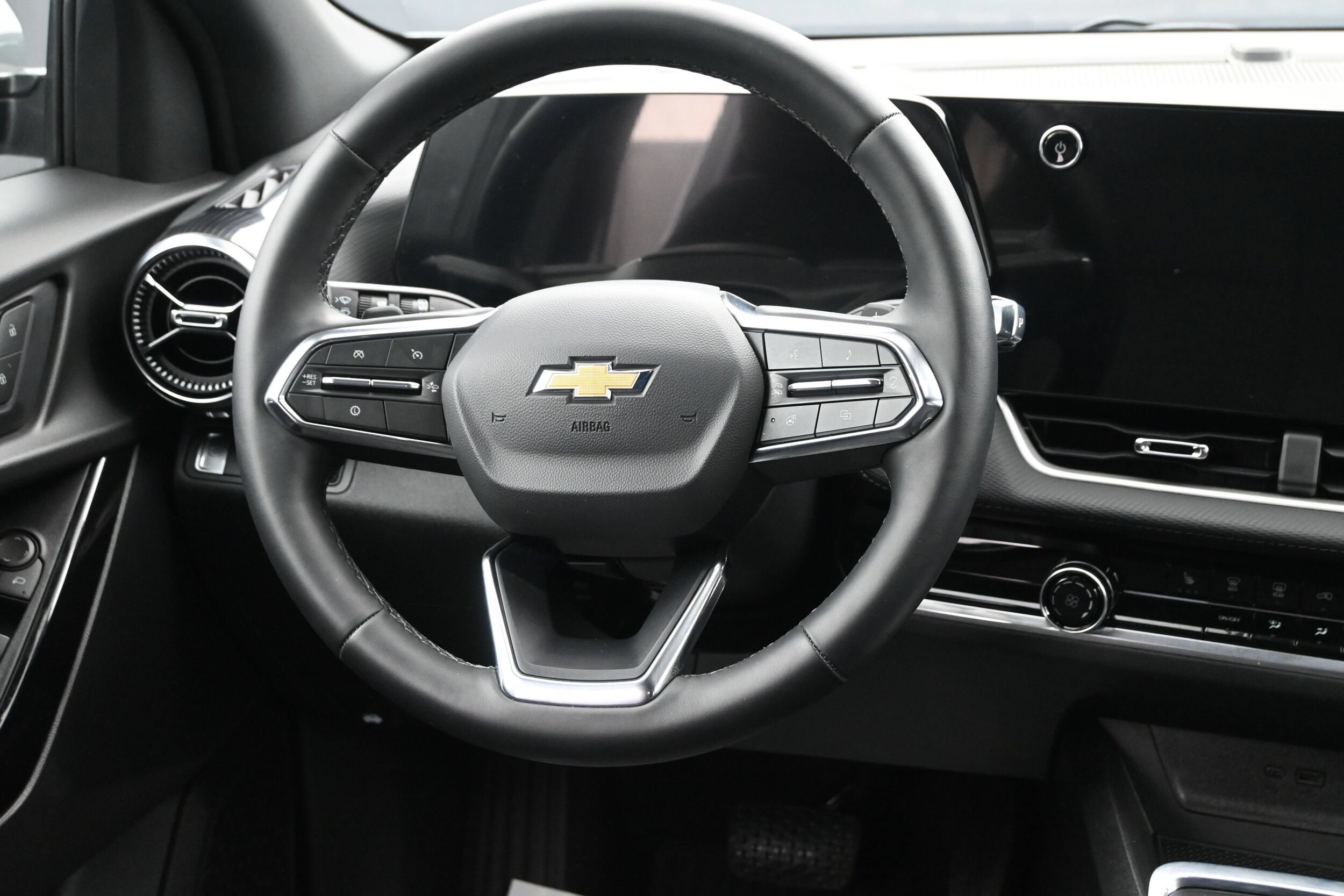 2026 Chevrolet Equinox LT - Photo 17