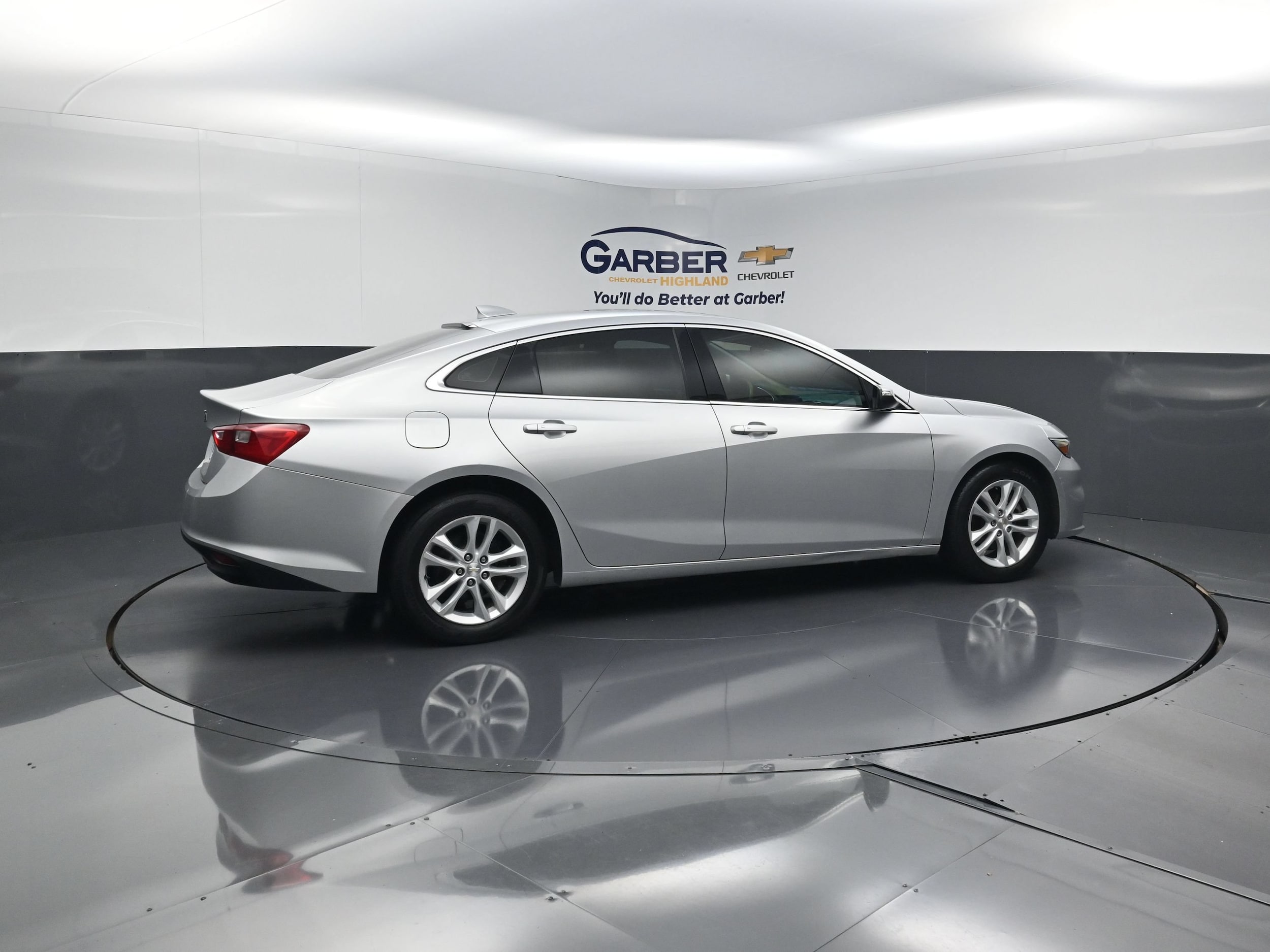 Used 2018 Chevrolet Malibu 1LT with VIN 1G1ZD5ST3JF170618 for sale in Highland, IN
