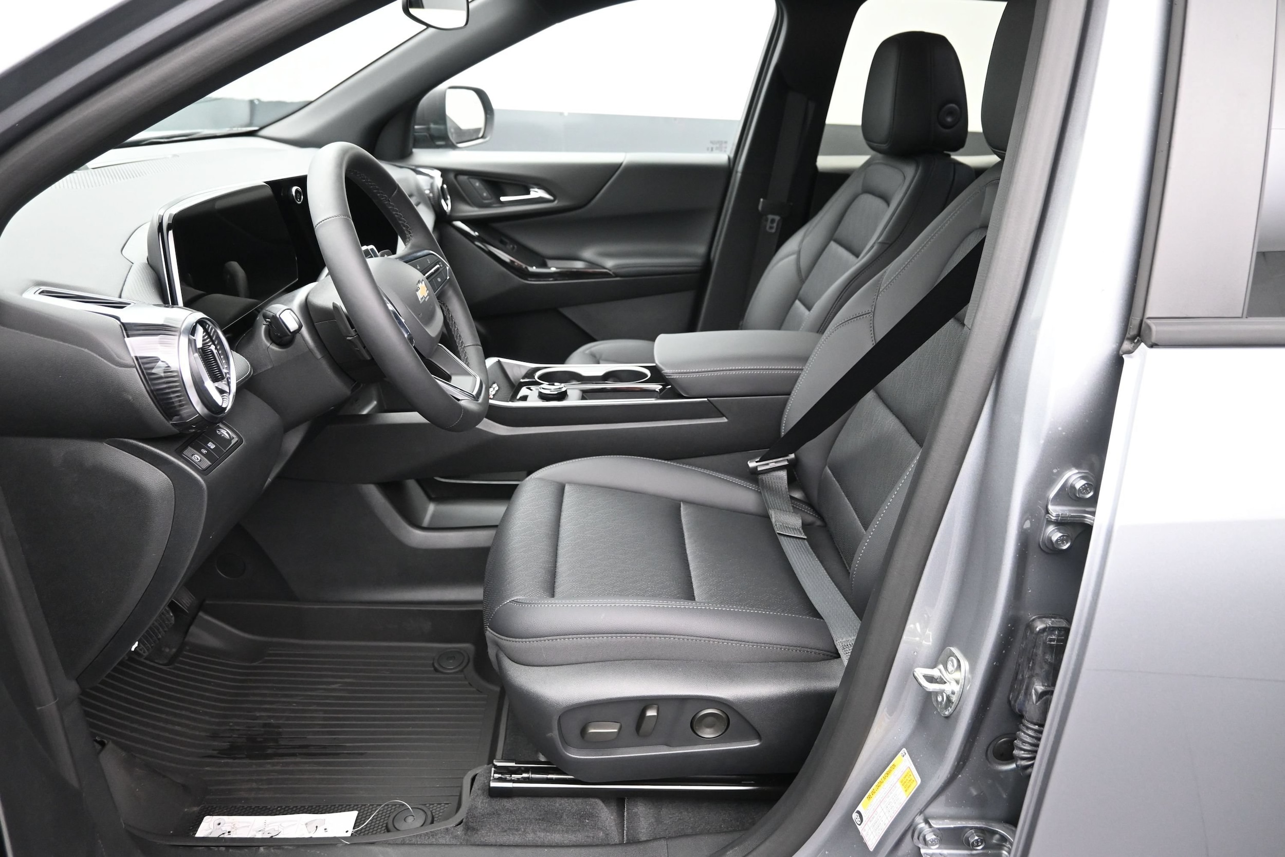 2027 Chevrolet Equinox LT - Photo 19
