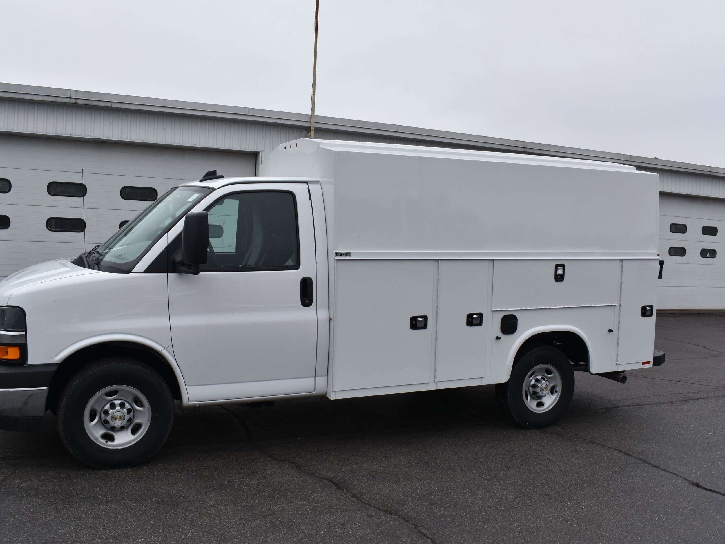 2025 Chevrolet Express Cutaway 3500 photo 4