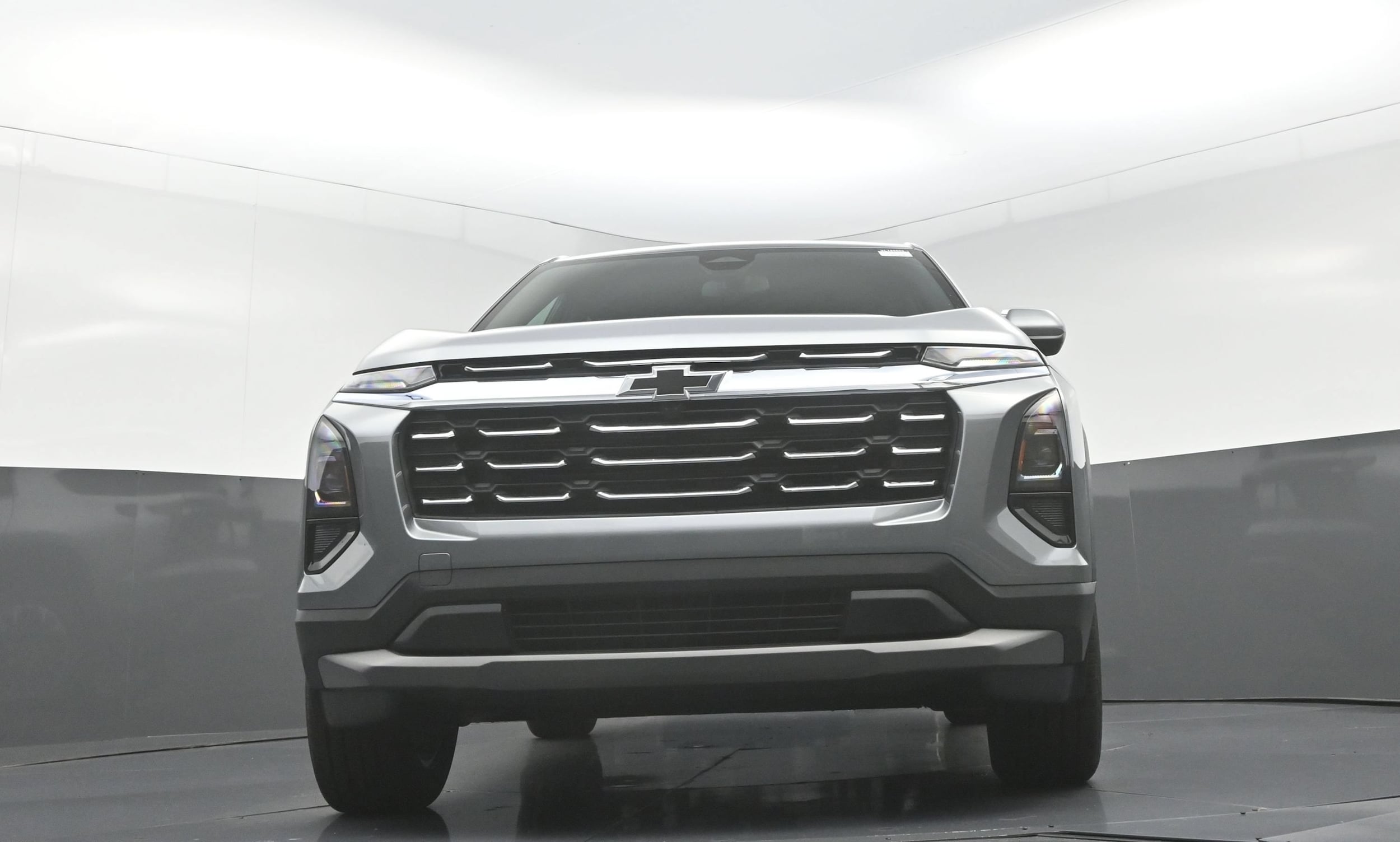 2027 Chevrolet Equinox LT - Photo 10