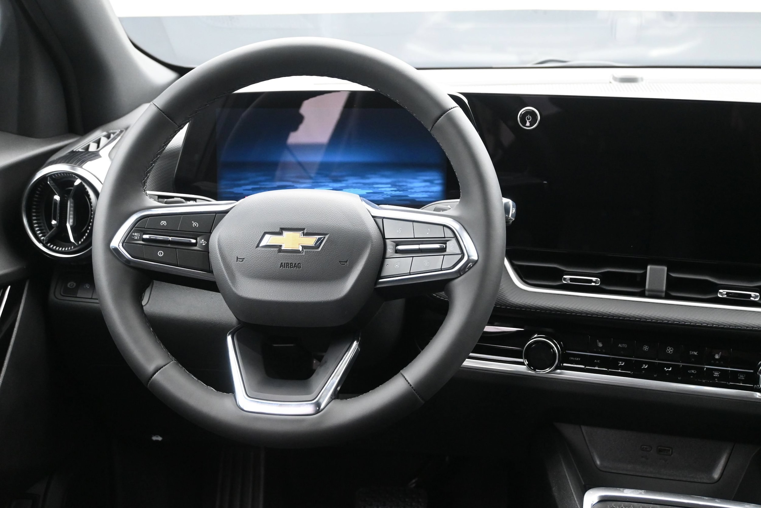 2027 Chevrolet Equinox LT - Photo 17