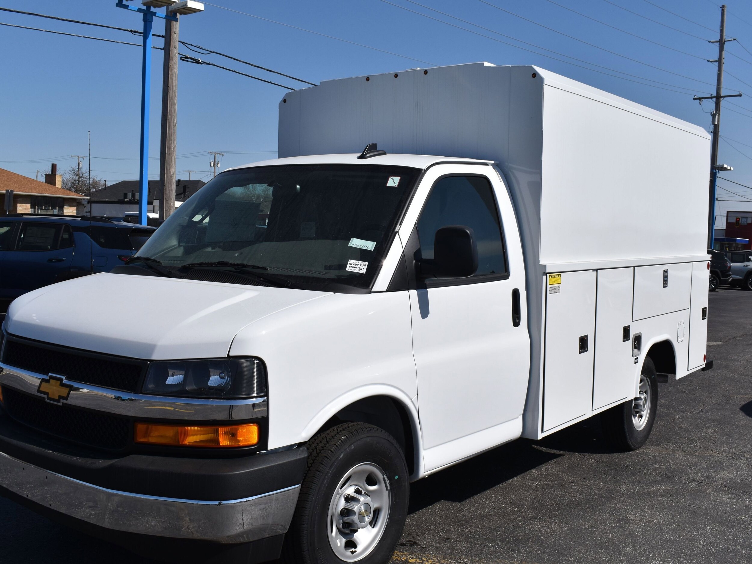 2024 Chevrolet Express Cutaway 3500 photo 3