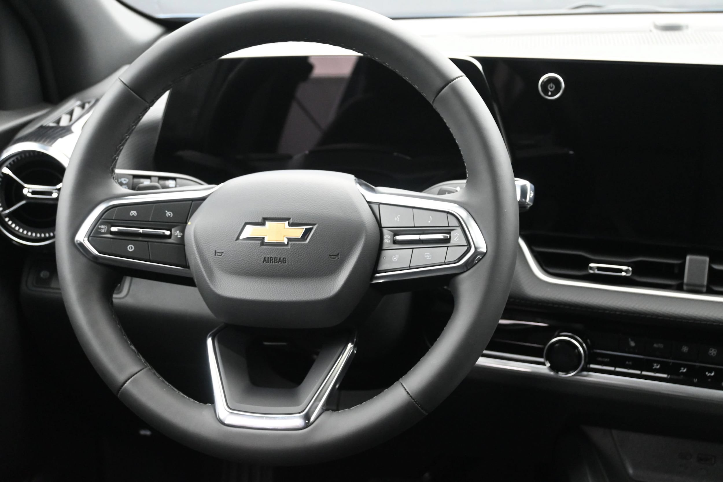 2027 Chevrolet Equinox LT - Photo 17