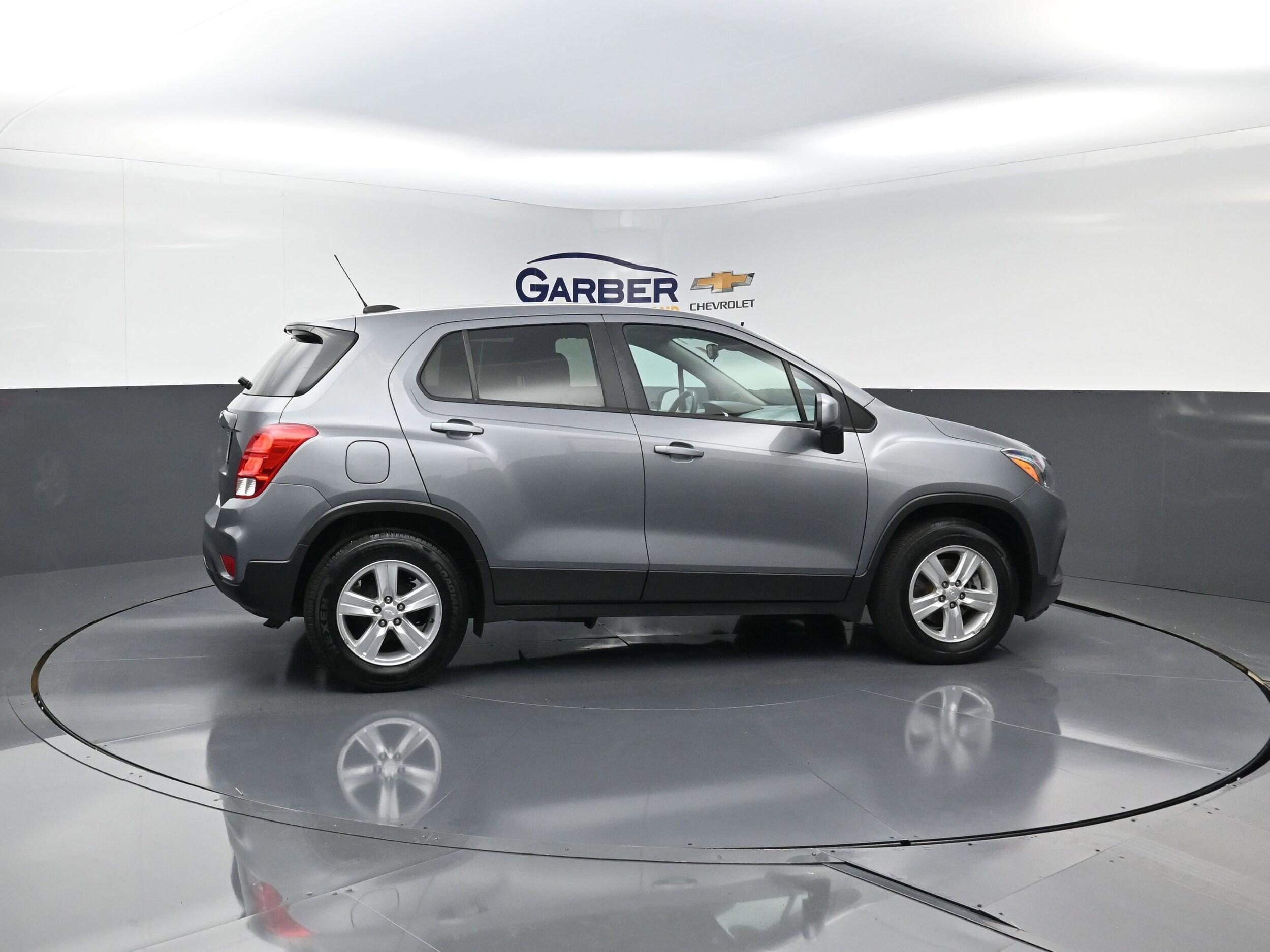 2020 Chevrolet Trax LS photo 2