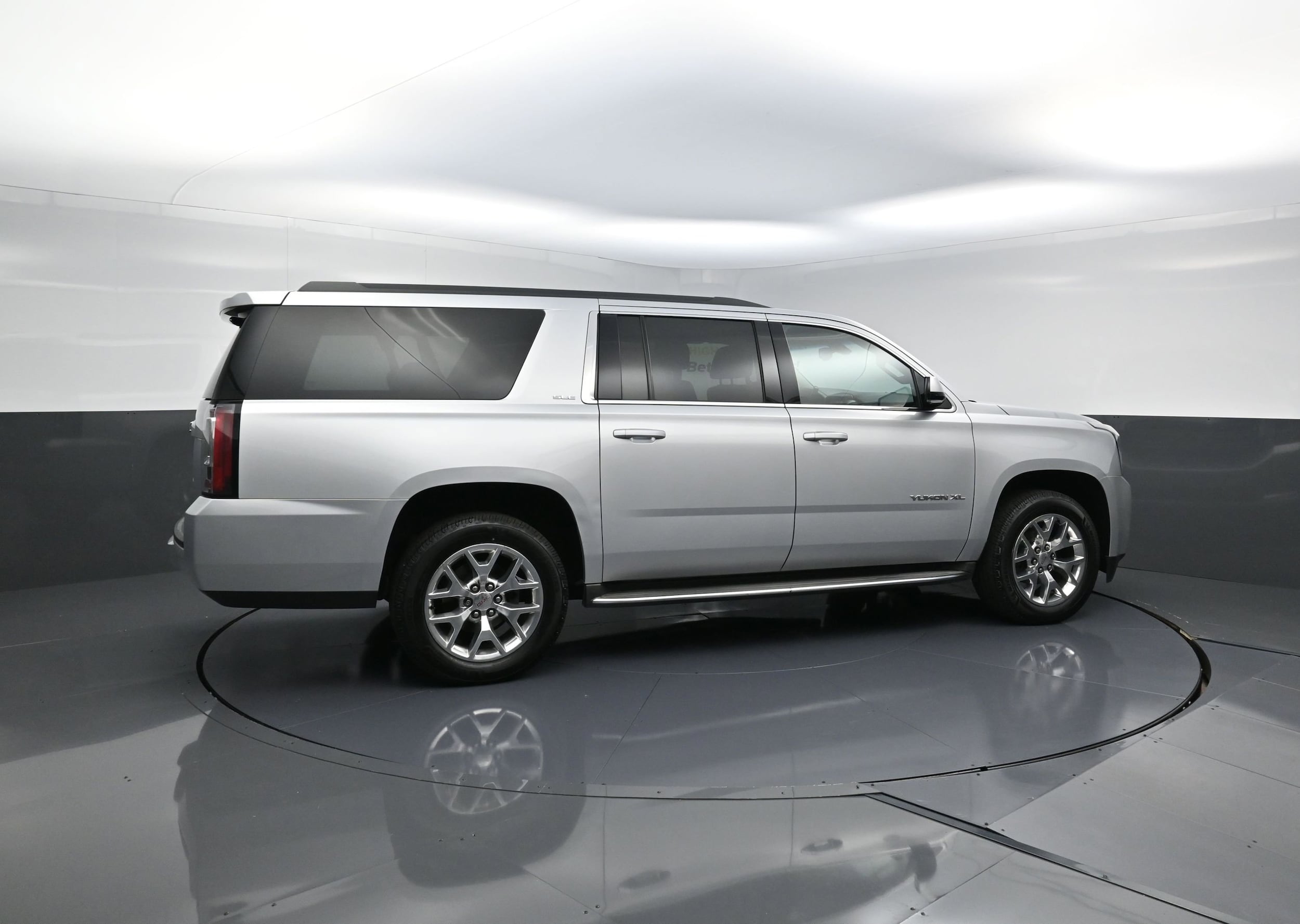 Used 2015 GMC Yukon XL SLE with VIN 1GKS2GKC5FR587582 for sale in Highland, IN