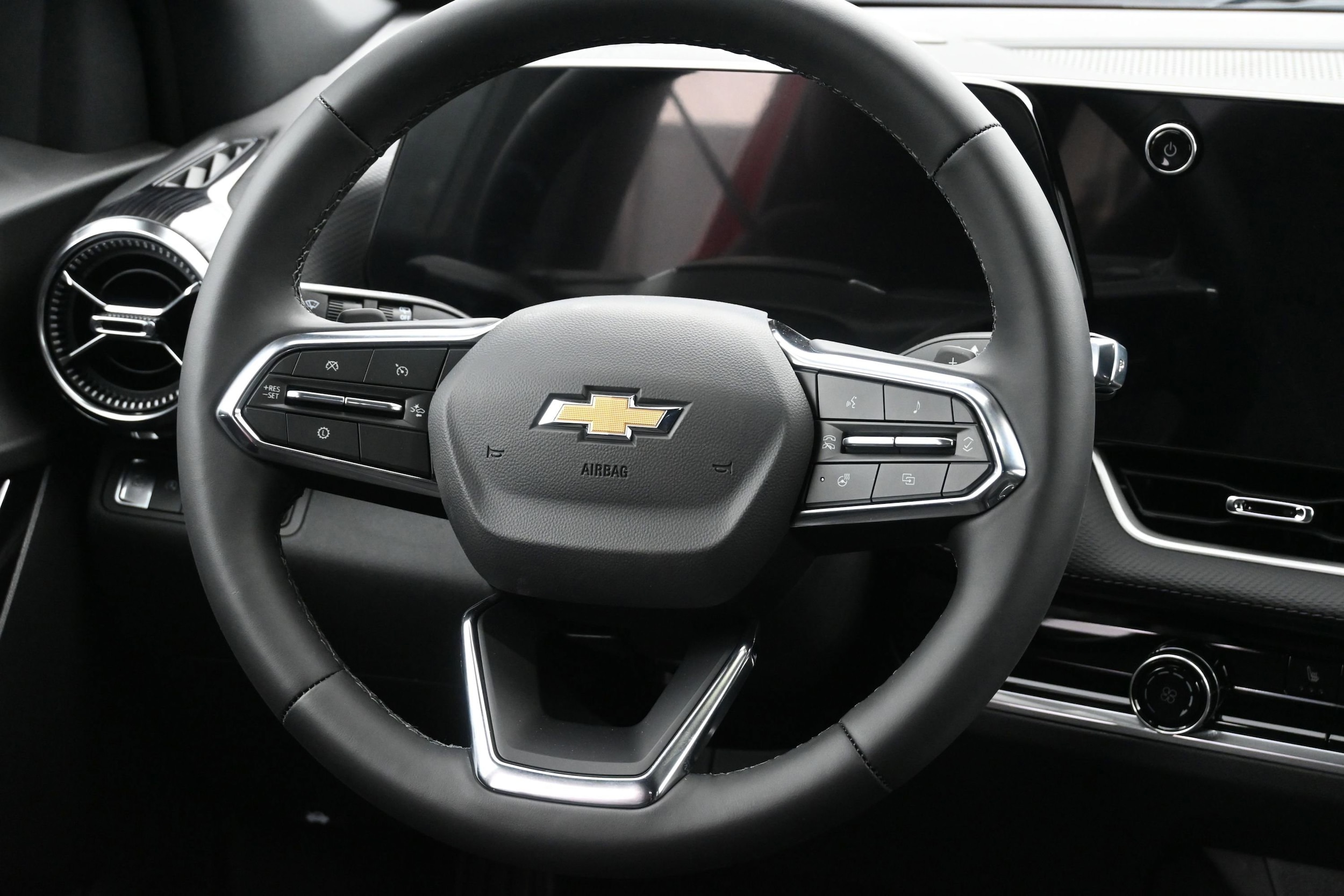 2026 Chevrolet Equinox LT - Photo 17