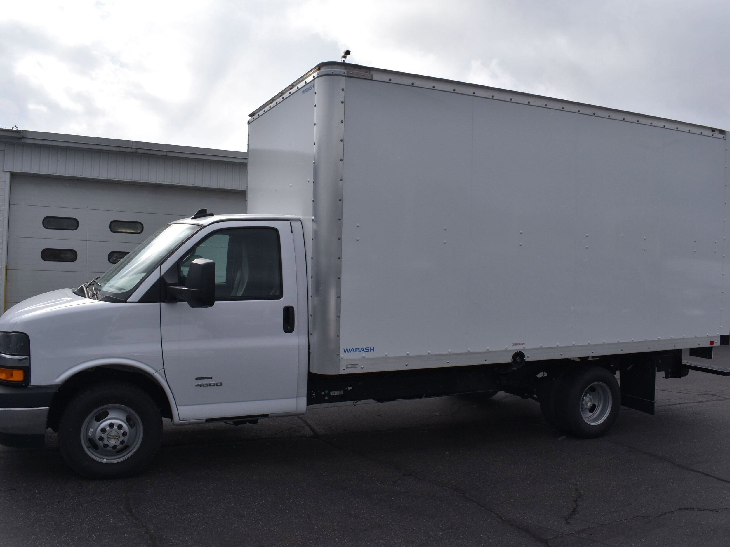 2024 Chevrolet Express Cutaway photo 4
