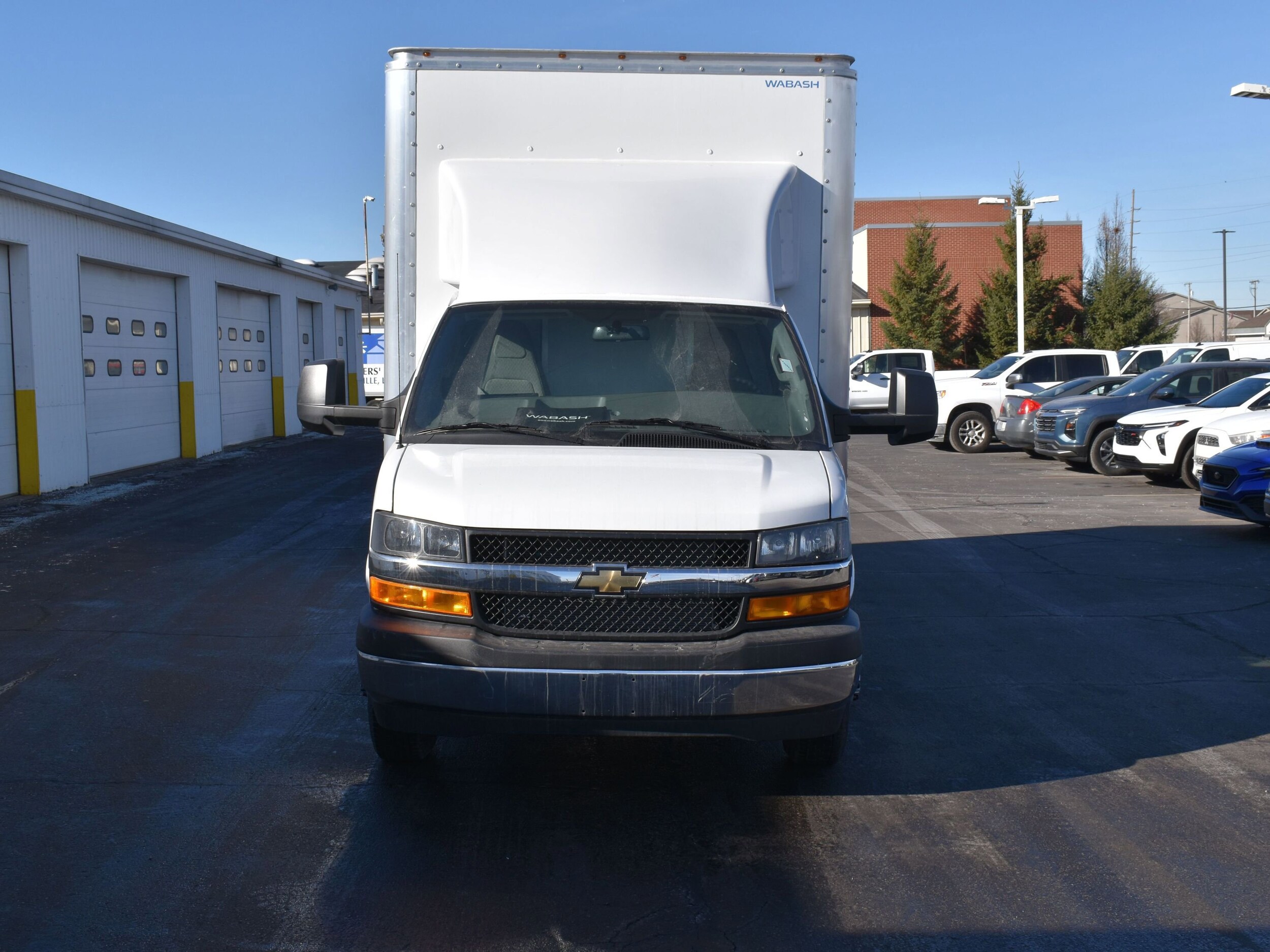 2024 Chevrolet Express Cutaway 3500 photo 2