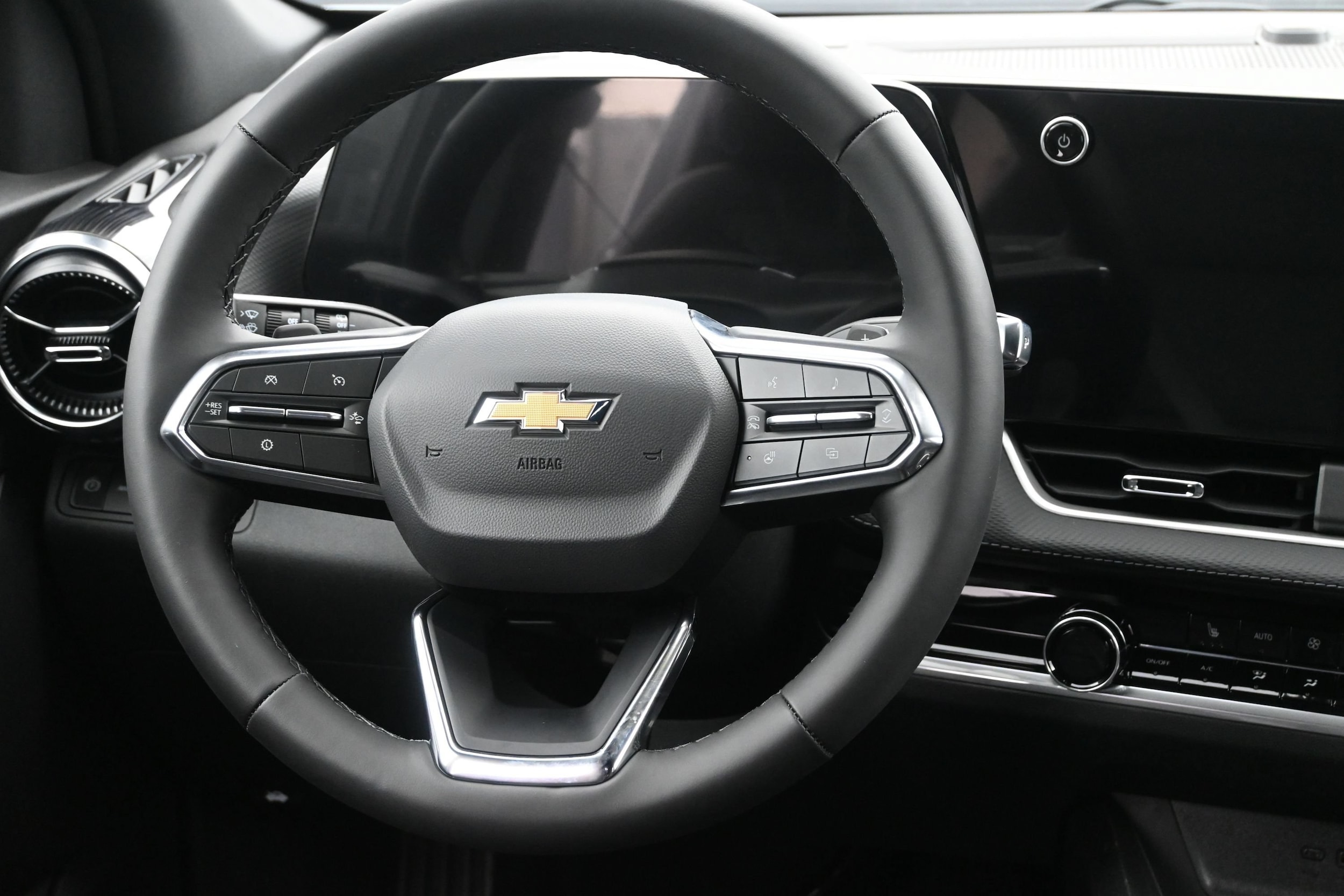 2027 Chevrolet Equinox LT - Photo 17