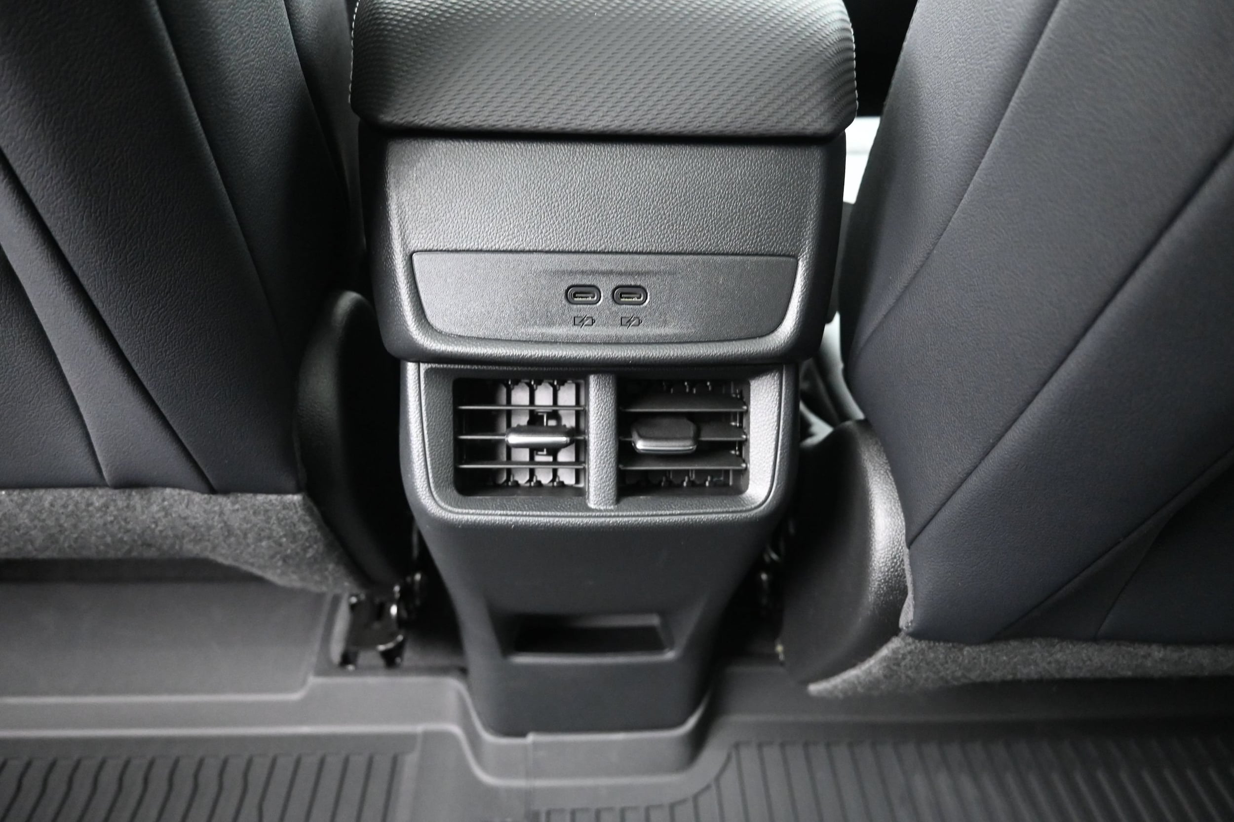 2027 Chevrolet Equinox LT - Photo 48
